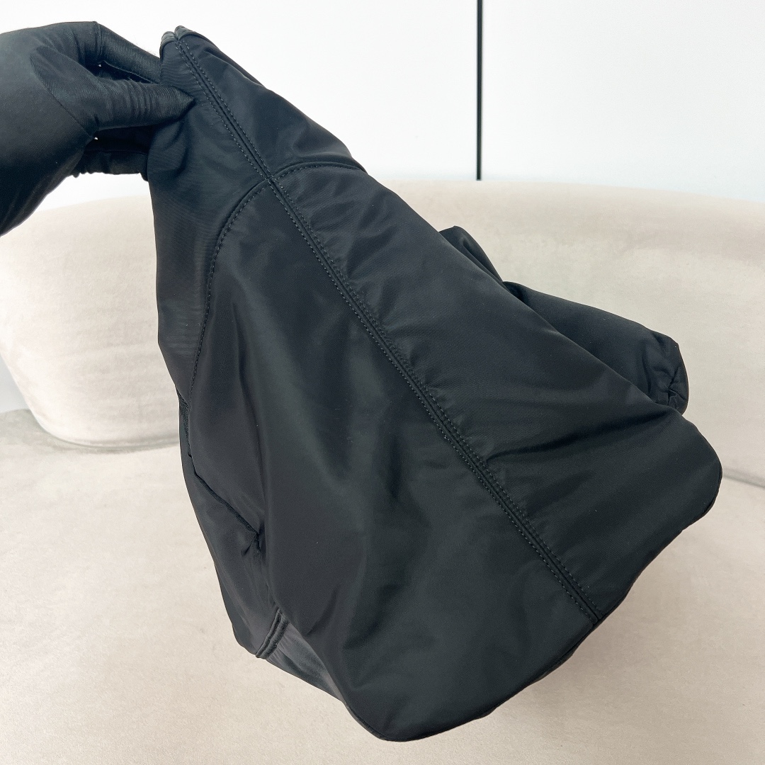 [TOP] PRADA Re-Nylon and Leather Travel Bag  40 × 44.5× 24 cm-Black