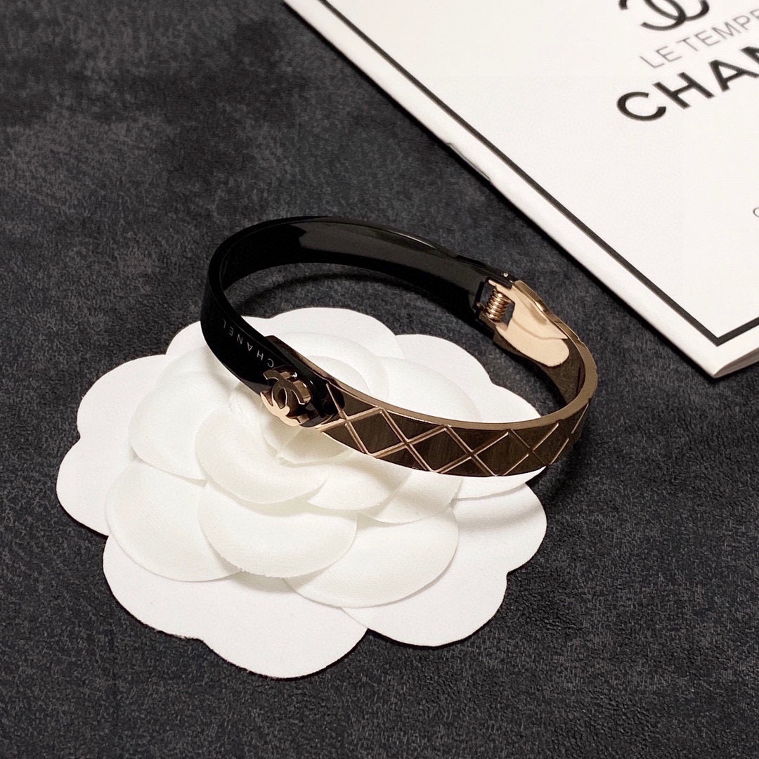 [TOP] CHANEL Bracelet-Black