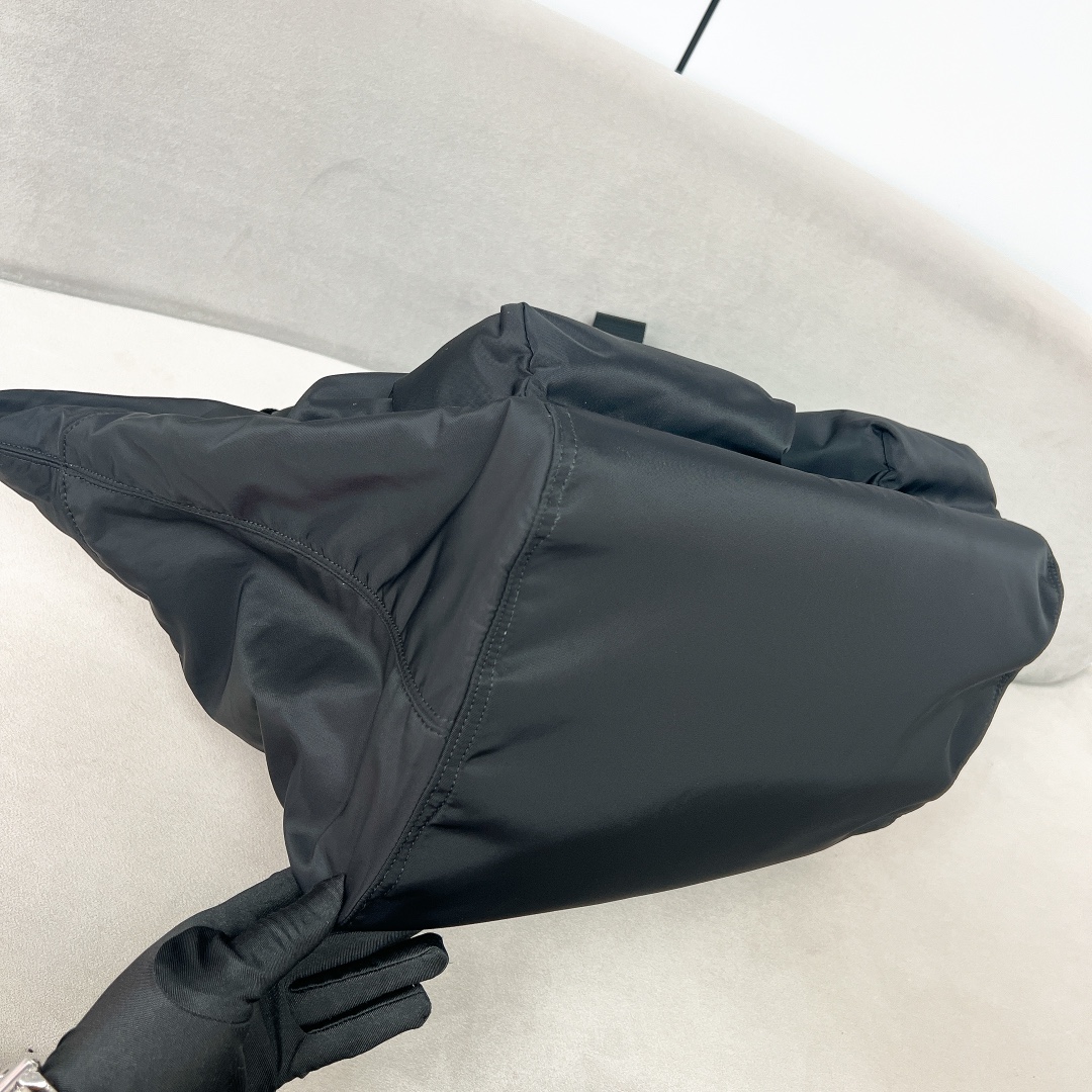 [TOP] PRADA Re-Nylon and Leather Travel Bag  40 × 44.5× 24 cm-Black