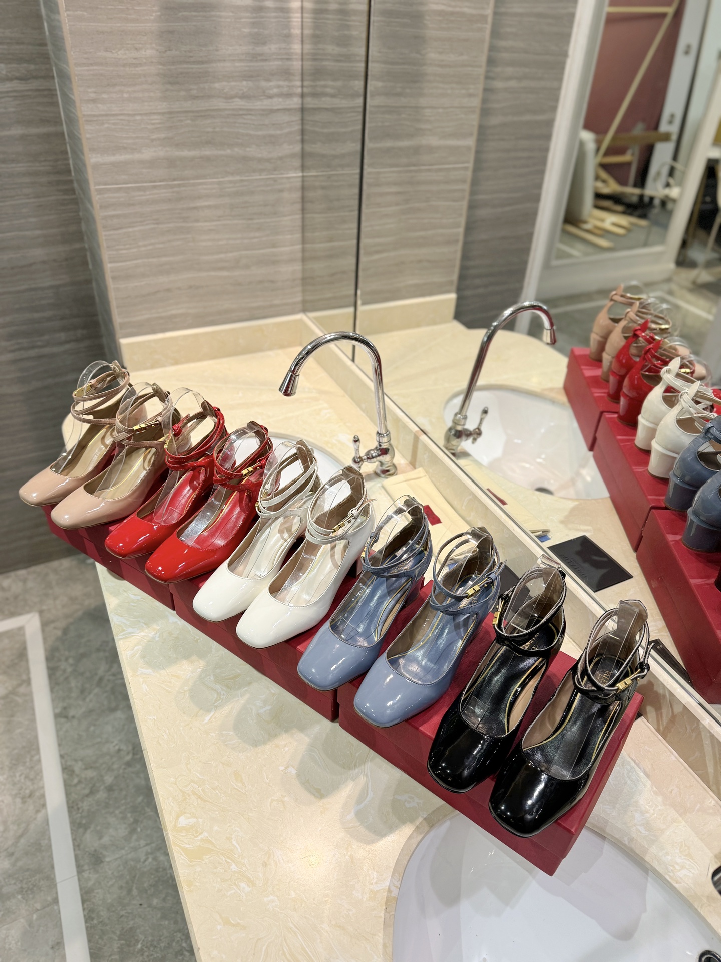 [TOP] VALENTINO High Heel Pumps with VLogo Signature - 5 Color
