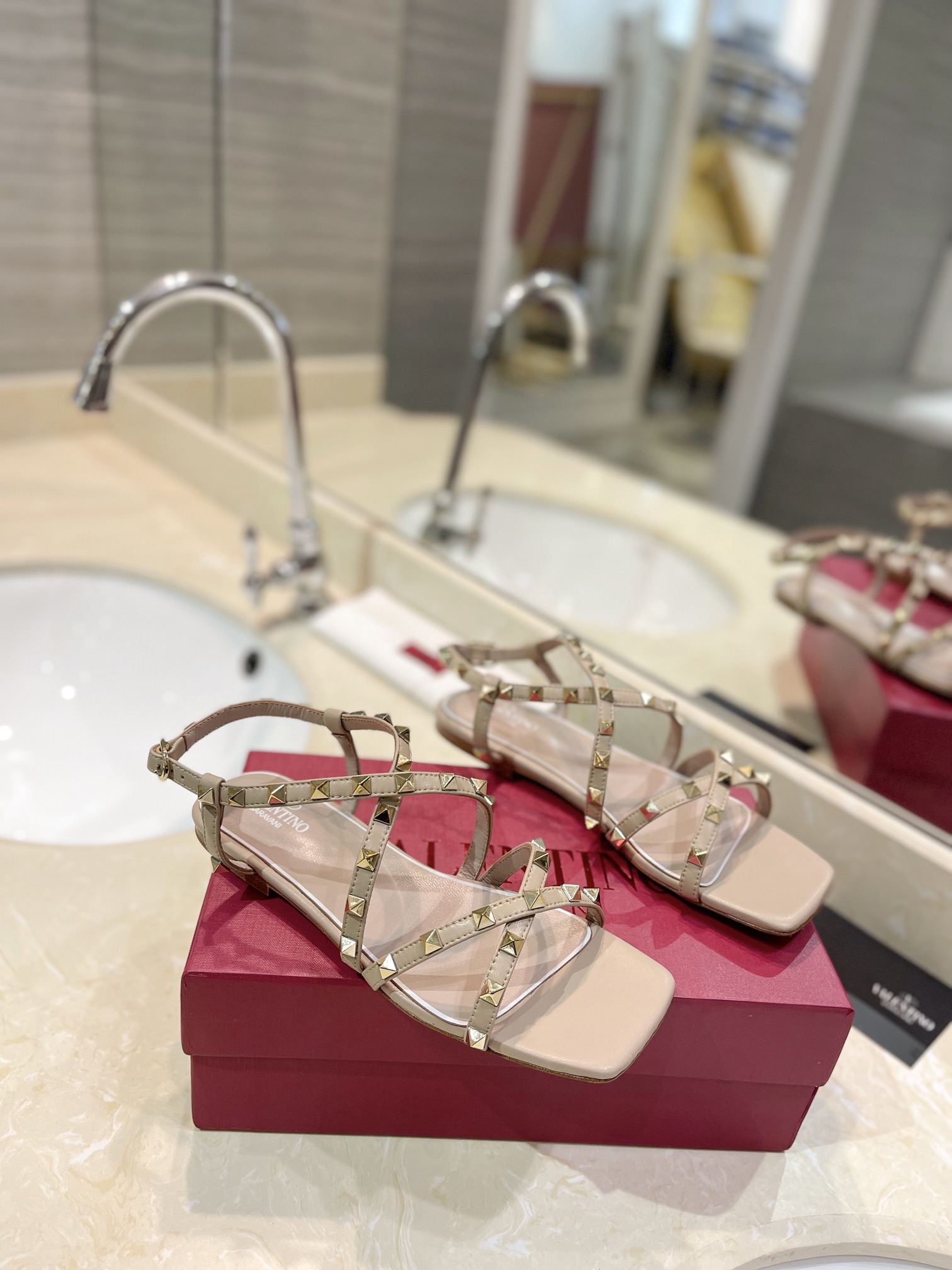 [TOP] VALENTINO Flat Sandals with Mini Rivets  - 5 Color