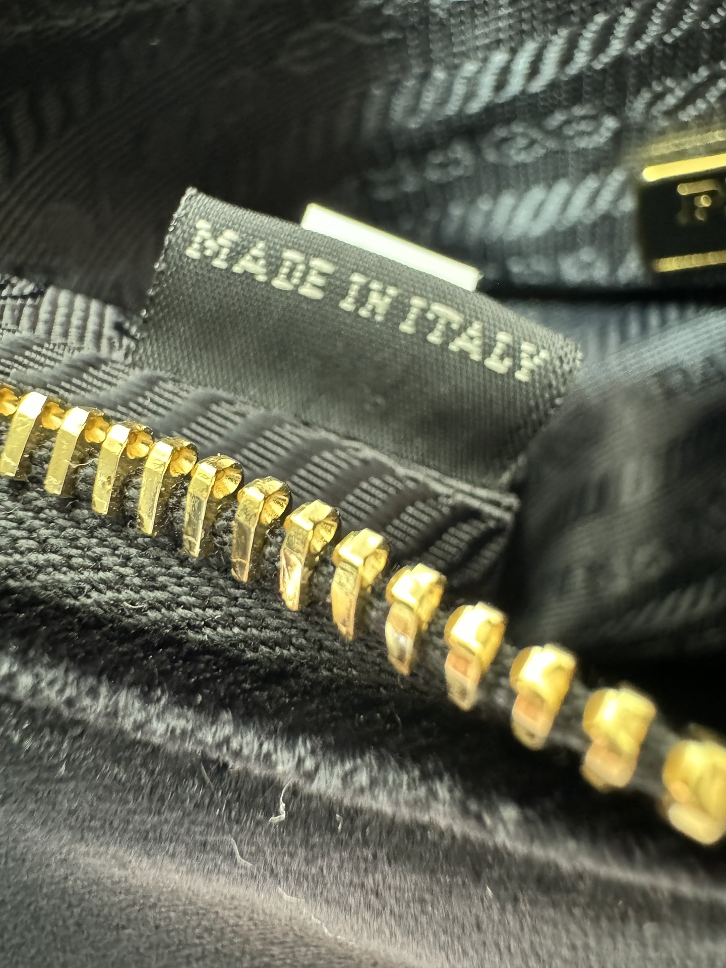 [Top] PRADA Messenger Bag Re-Edition 2000 Bags 22x18x6cm