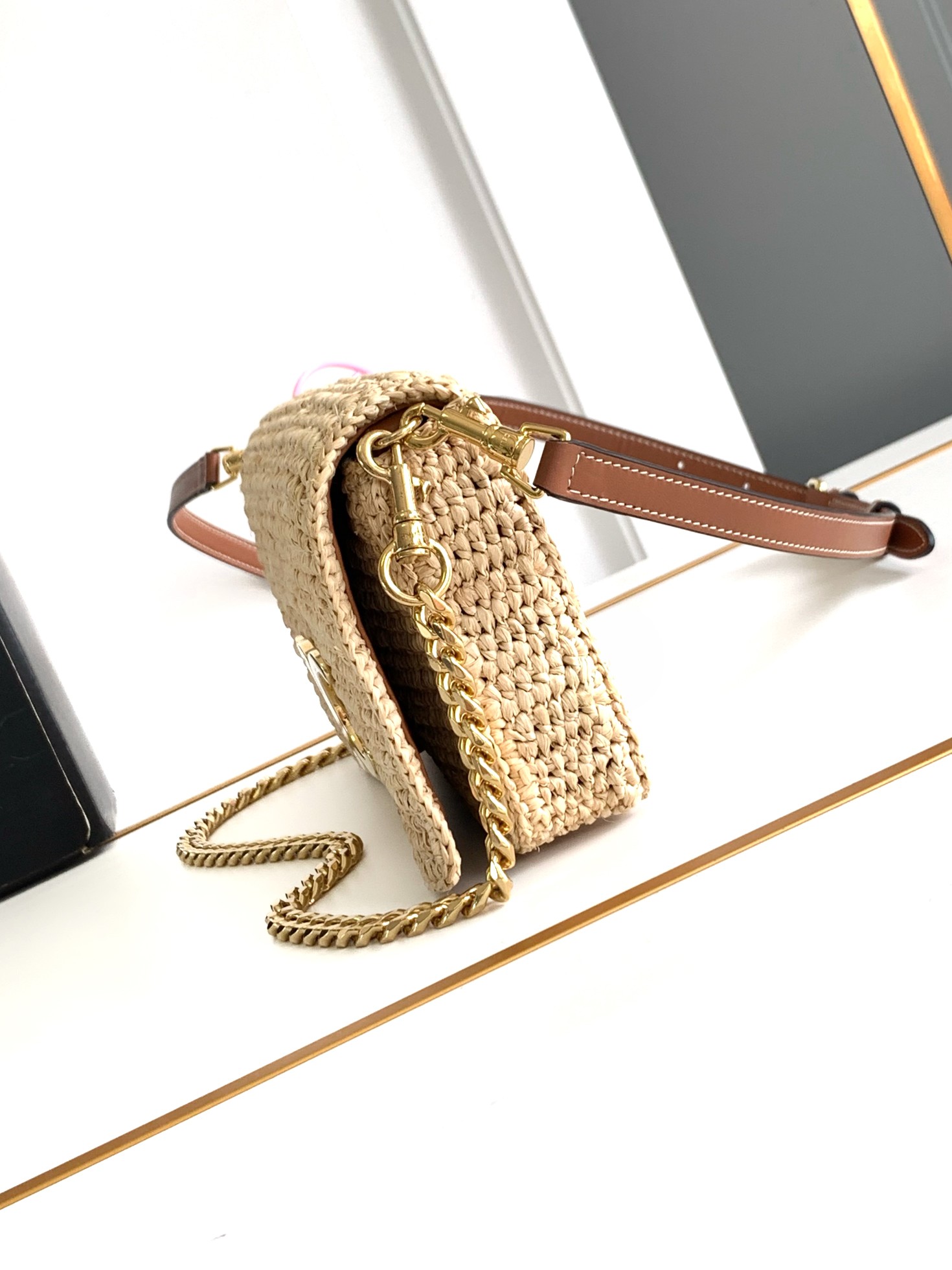 [TOP] CELINE Hand -Woven Handbag : 23X11X4 cm