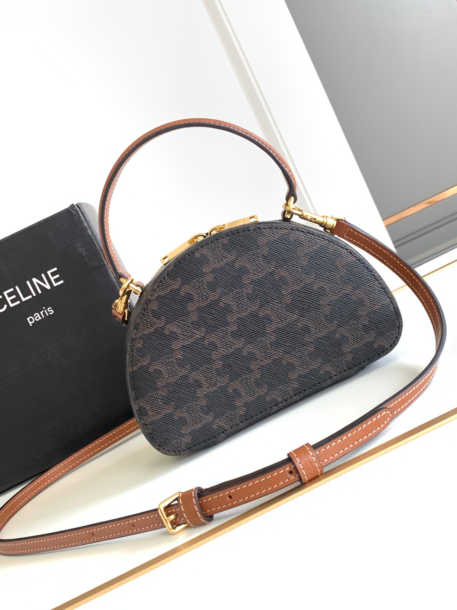 [TOP] CELINE Monogram Cowhide Half Month Bag 18*12.5*6CM