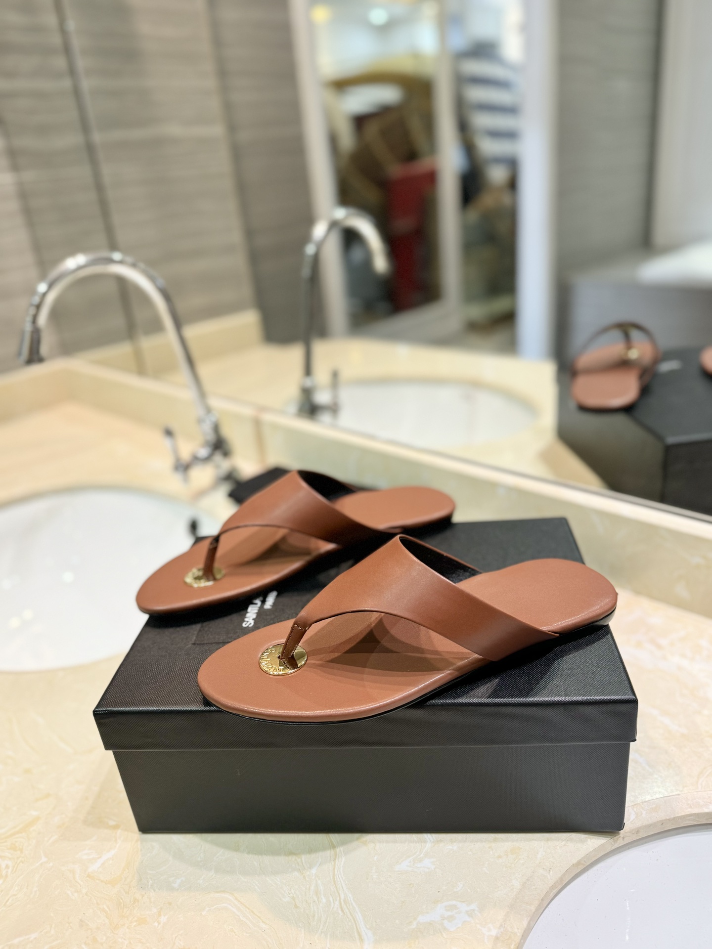 [TOP] Yves Saint Laurent YSL Flip Flops - 3 Color