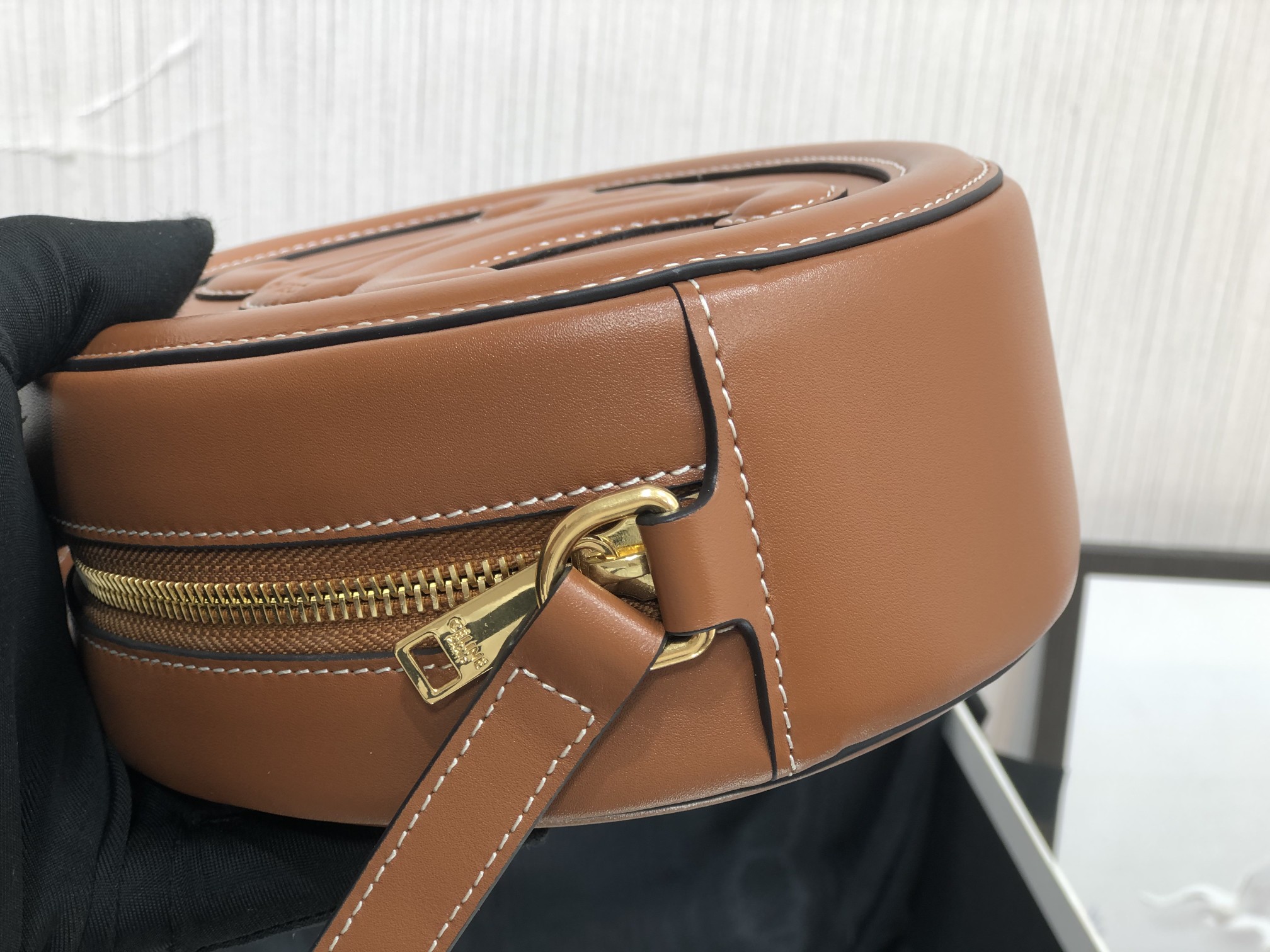 [TOP] CELINE Cuir Triomphe Oval Bag 20 X 15 X 6cm - Brown