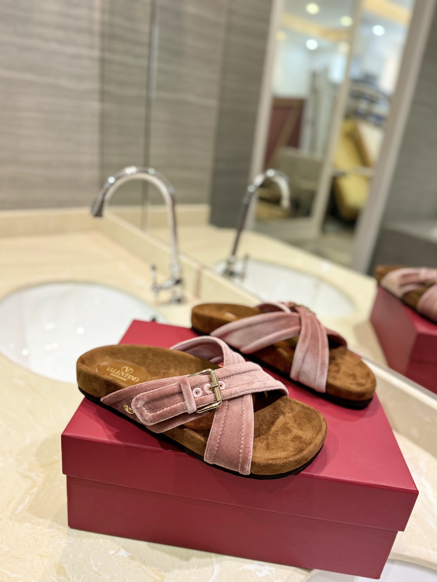 [TOP] VALENTINO Men's & Women's Velvet Flat Slippers - 3 Color