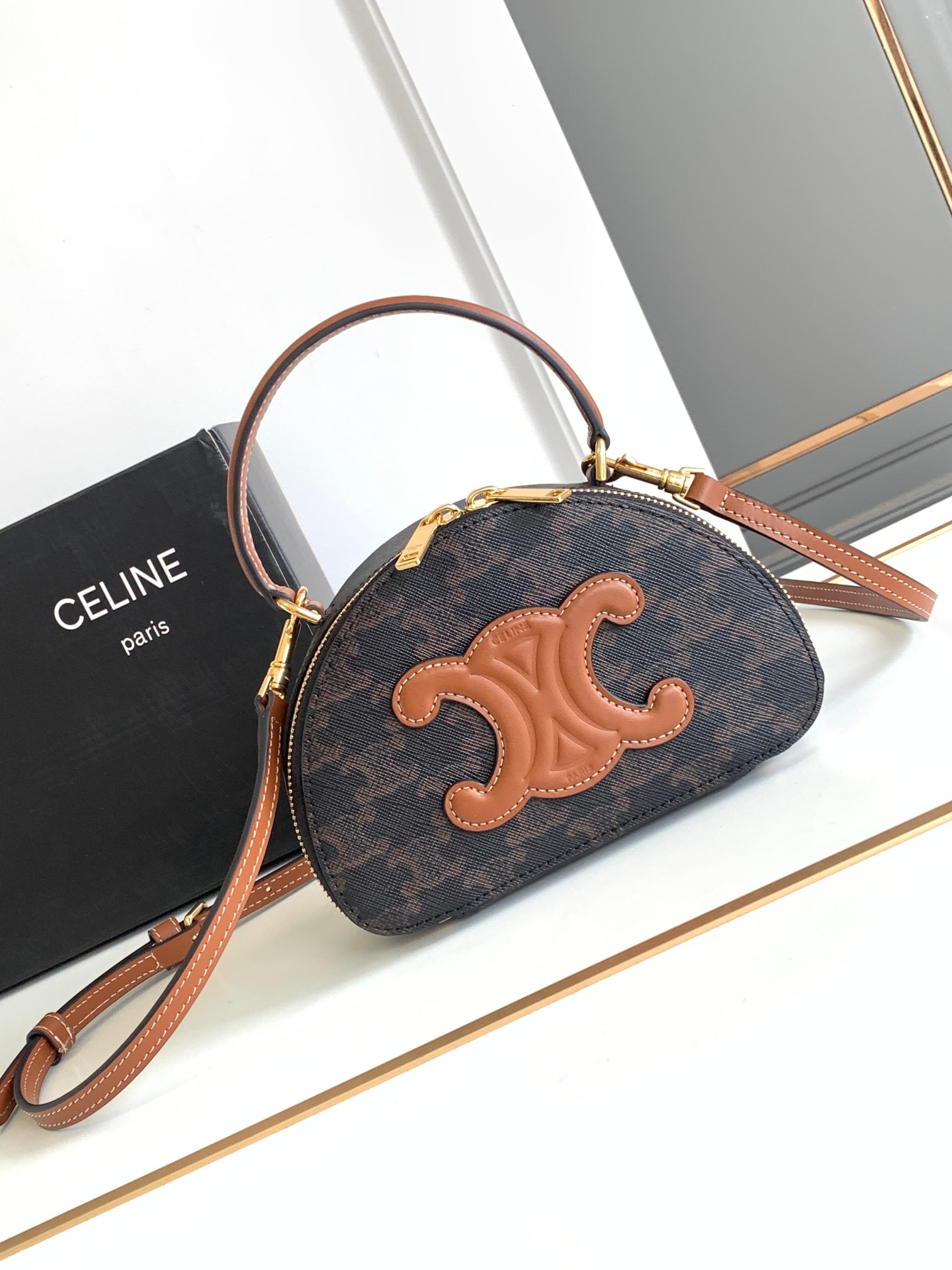 [TOP] CELINE Monogram Cowhide Half Month Bag 18*12.5*6CM