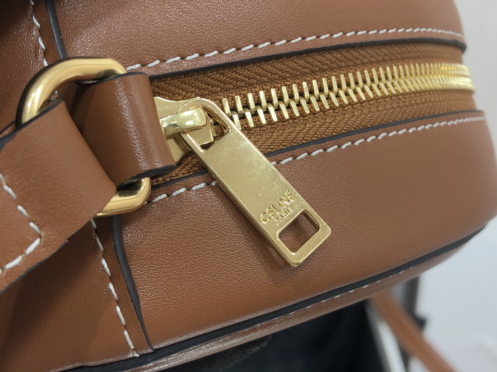 [TOP] CELINE Cuir Triomphe Oval Bag 20 X 15 X 6cm - Brown