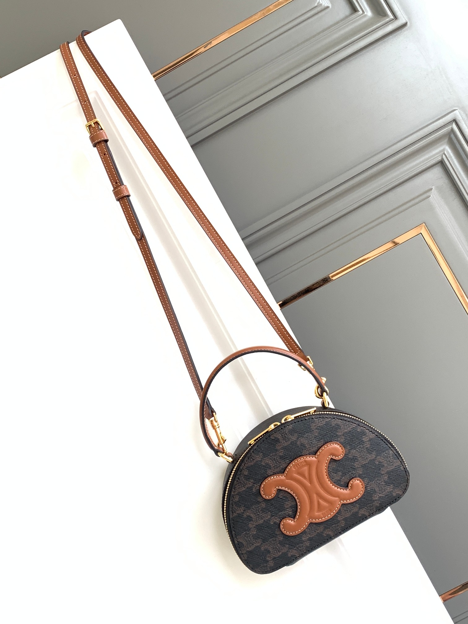 [TOP] CELINE Monogram Cowhide Half Month Bag 18*12.5*6CM