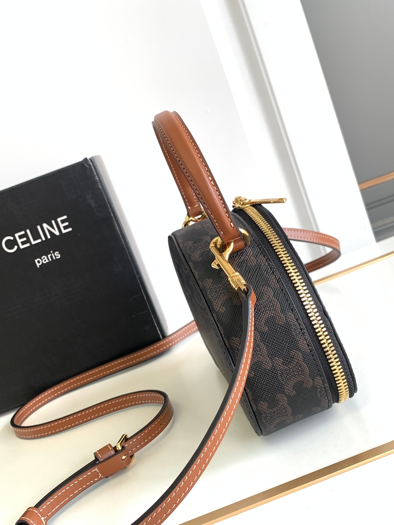 [TOP] CELINE Monogram Cowhide Half Month Bag 18*12.5*6CM