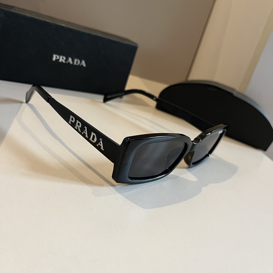 [TOP] PRADA Sunglasses - Black