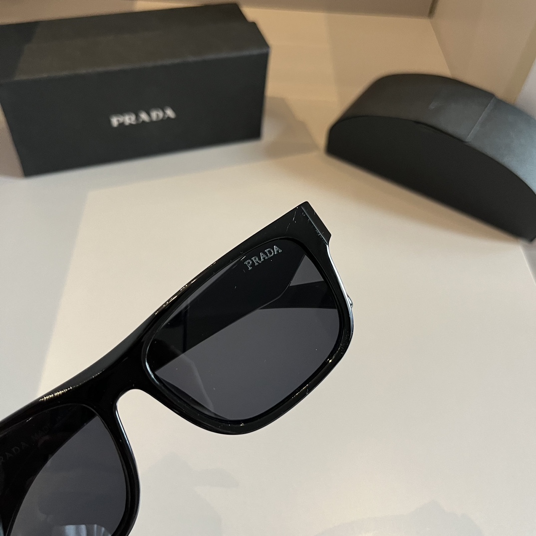 [TOP] PRADA Sunglasses - Black
