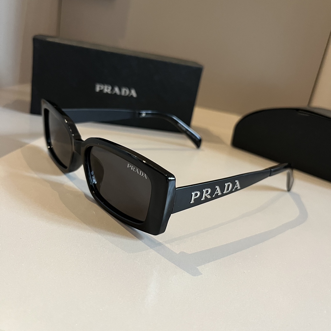 [TOP] PRADA Sunglasses - Black
