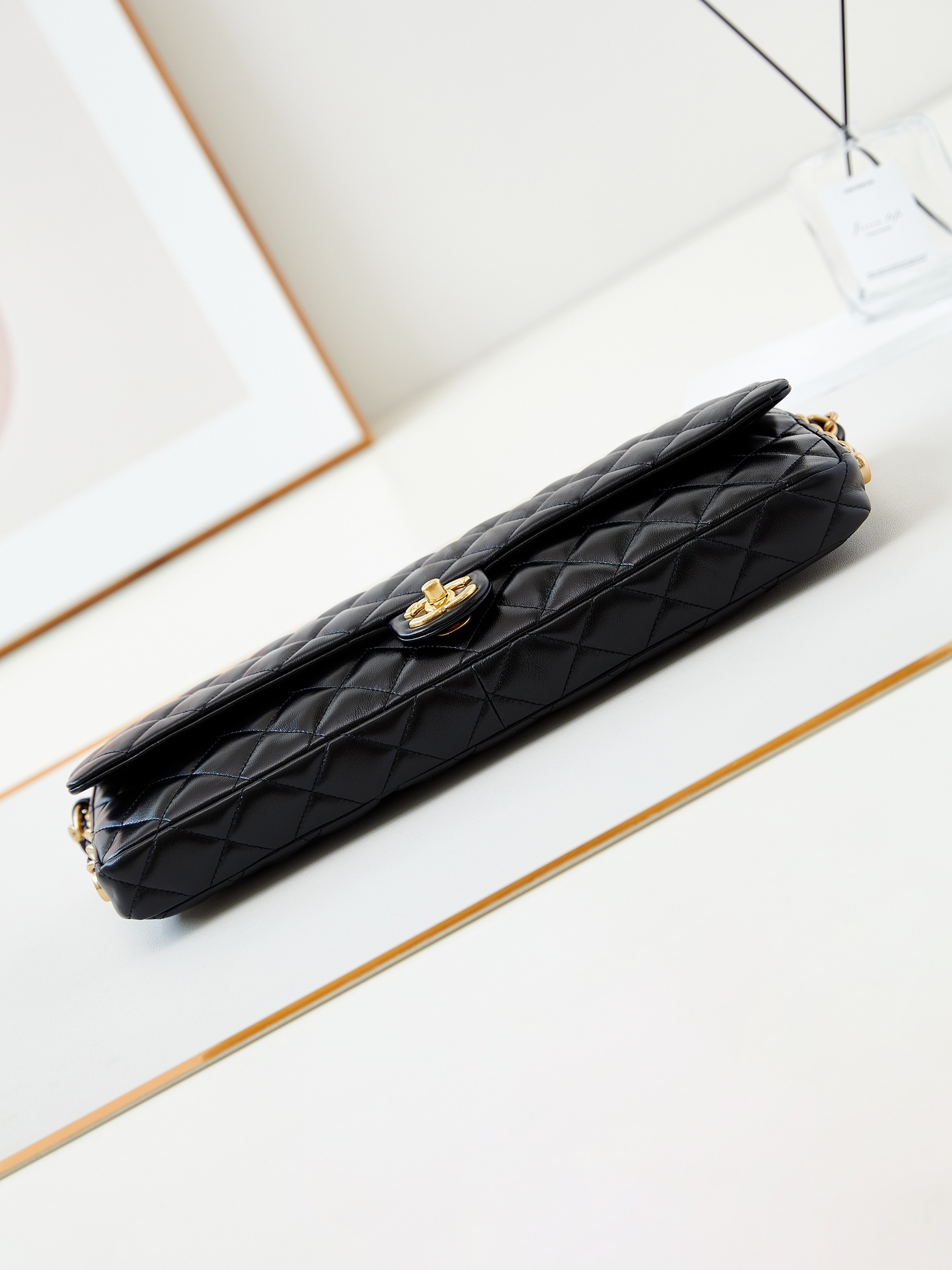 [TOP] CHANEL Maxi Clutch Bag Lambskin Leather 38 × 18 × 4 cm - Black