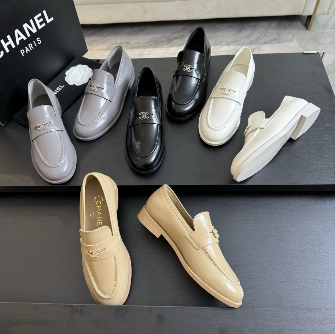 [TOP] CHANEL Loafers with Small CC Logo - 4 Color
