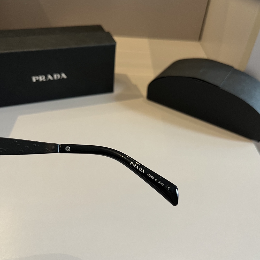 [TOP] PRADA Sunglasses - Black