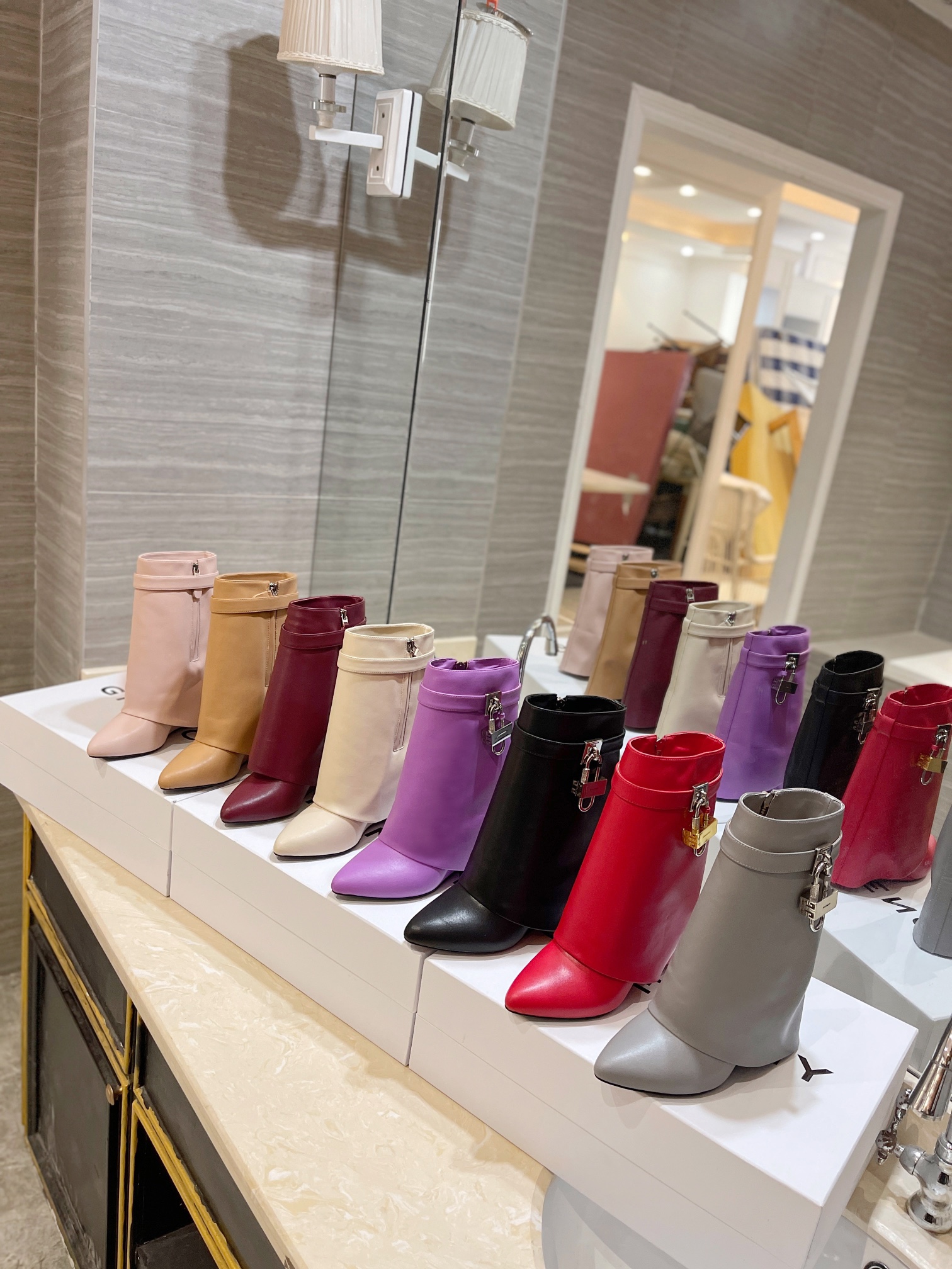 [TOP] GIVENCHY Solid Color Height Heel Short Boots - 9 Color