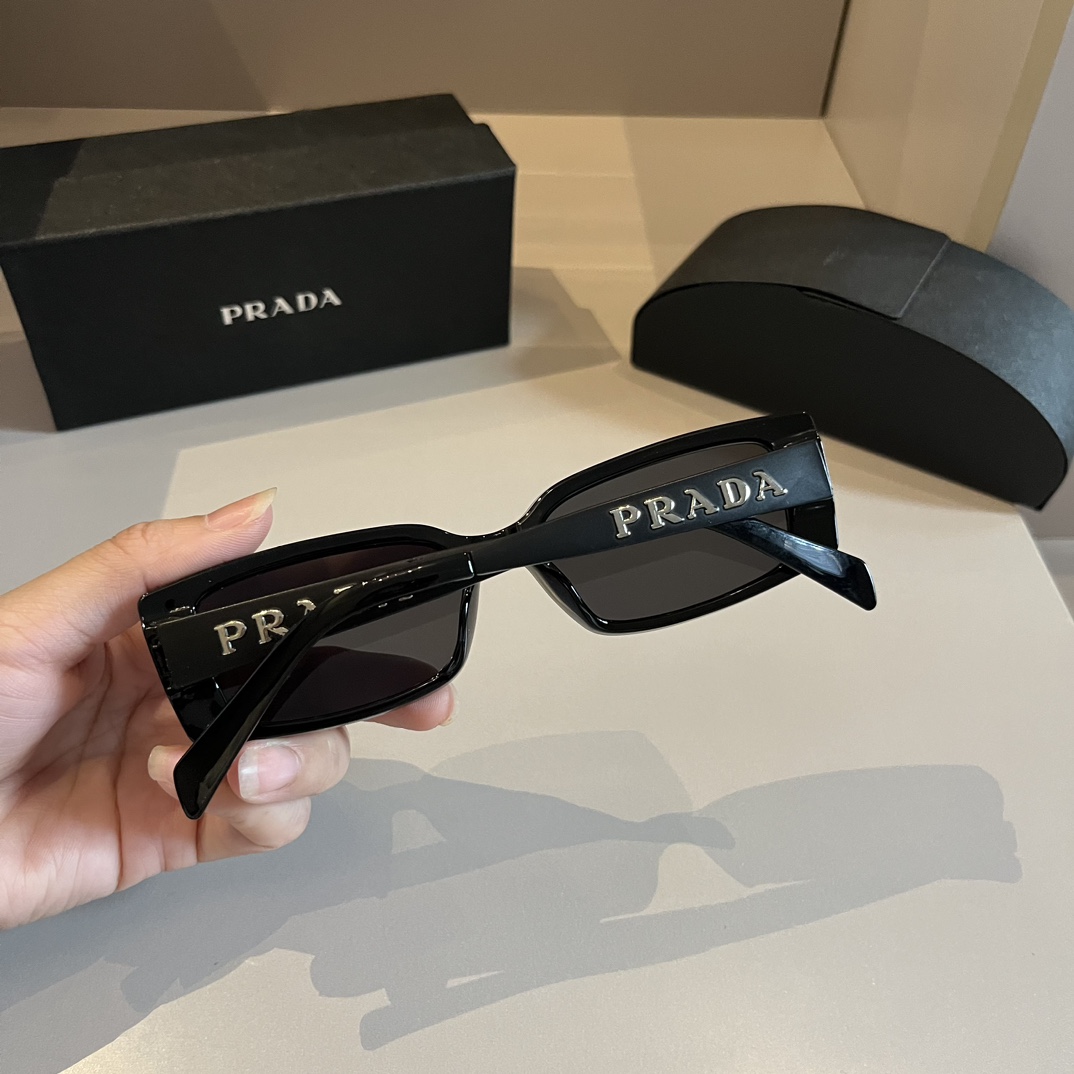 [TOP] PRADA Sunglasses - Black