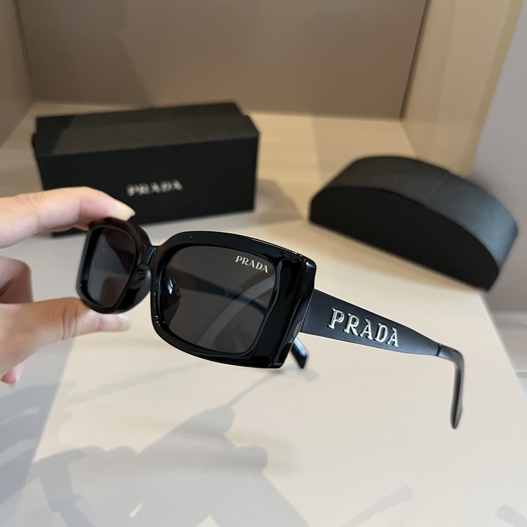 [TOP] PRADA Sunglasses - Black
