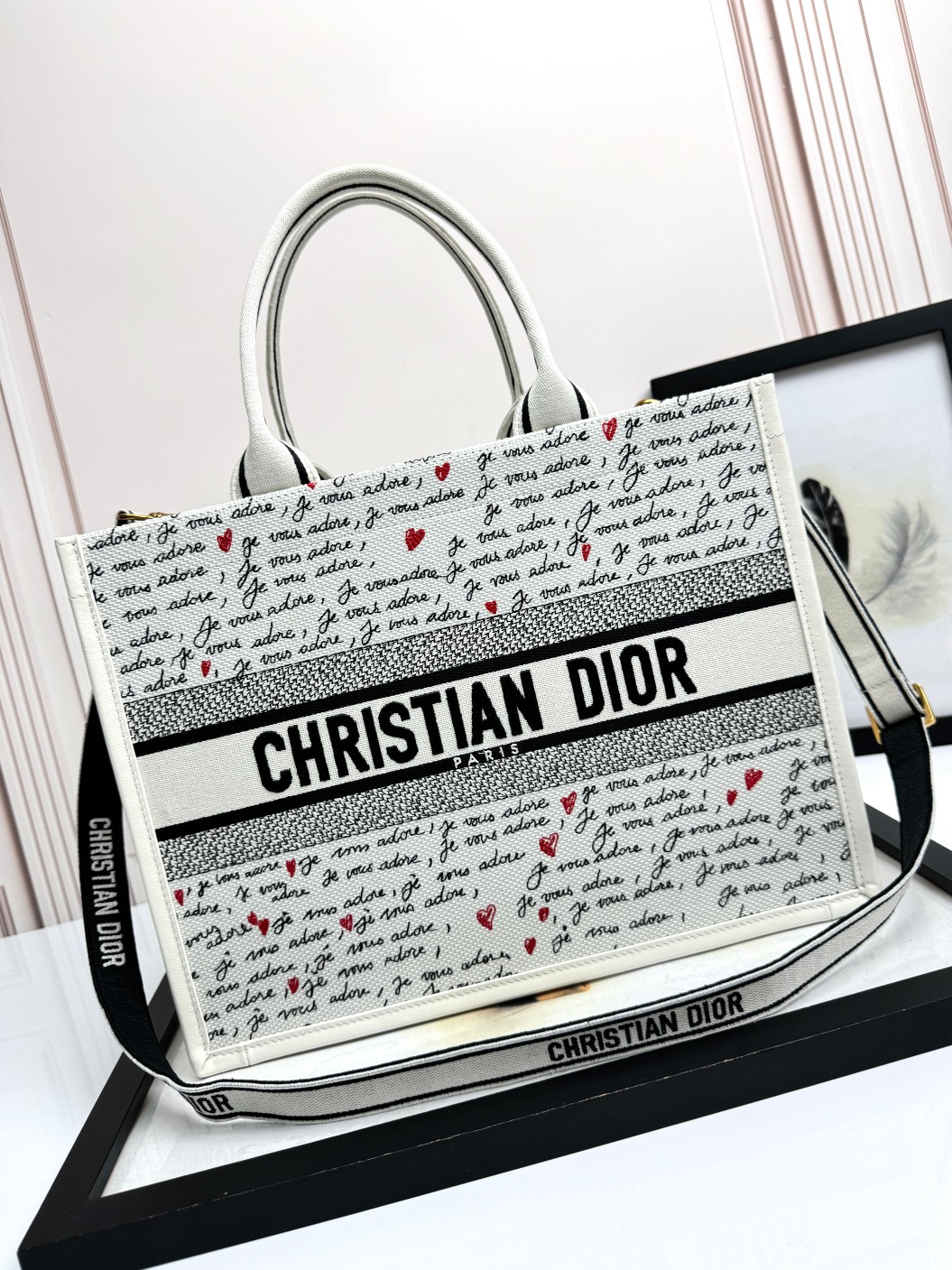 [TOP] Christian Dior Dioramour Embroidery Book Tote Bags 26.5x 21 x 14CM/36.5 x 28 x 17.5CM - 2 Sizes