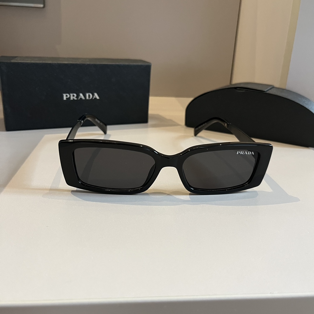 [TOP] PRADA Sunglasses - Black