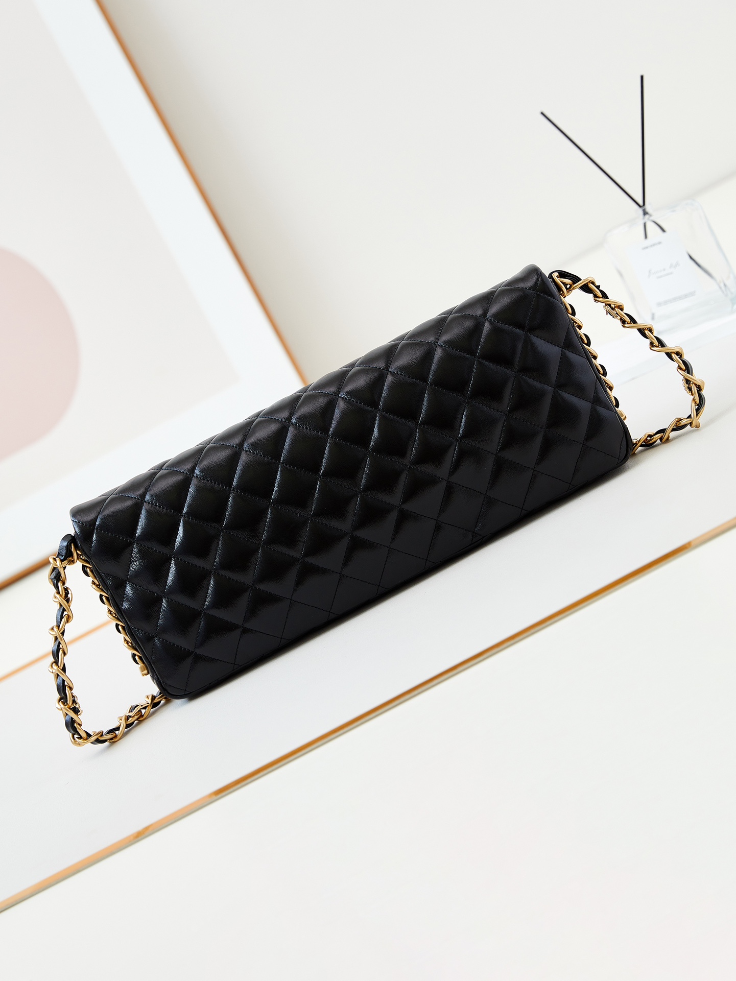 [TOP] CHANEL Maxi Clutch Bag Lambskin Leather 38 × 18 × 4 cm - Black