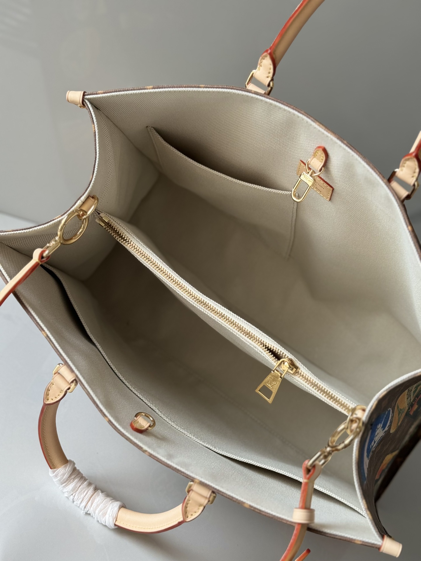 [TOP] Louis Vuitton LV Monogram On The Go Voyage Tote Bag 43 x 33 x 18.5 cm - Brown