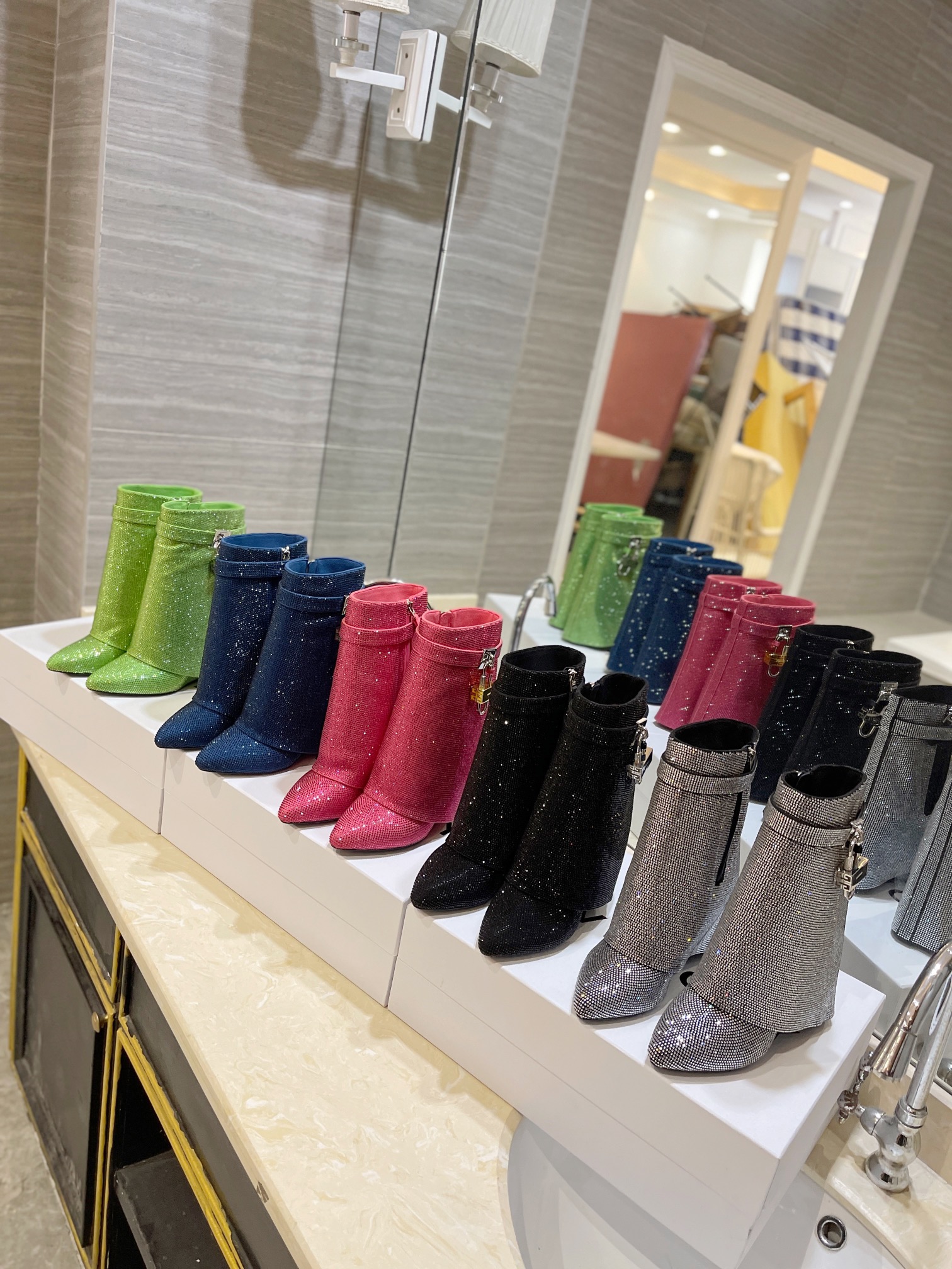 [TOP] GIVENCHY Solid Color Height Heel Short Boots with Small Diamond  - 5 Color