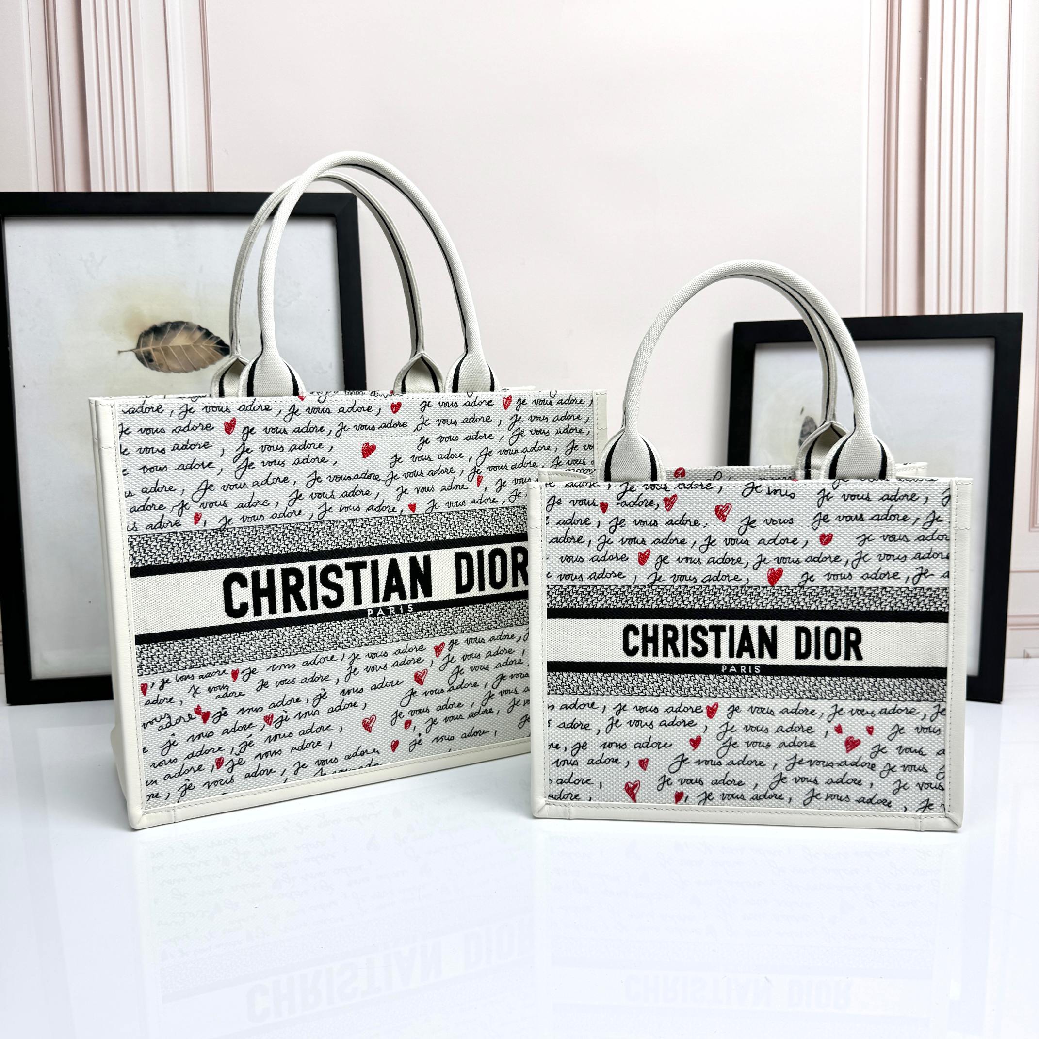 [TOP] Christian Dior Dioramour Embroidery Book Tote Bags 26.5x 21 x 14CM/36.5 x 28 x 17.5CM - 2 Sizes