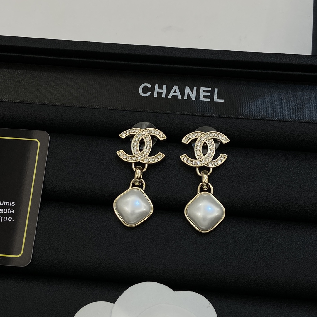 [TOP] CHANEL Earrings - Gold