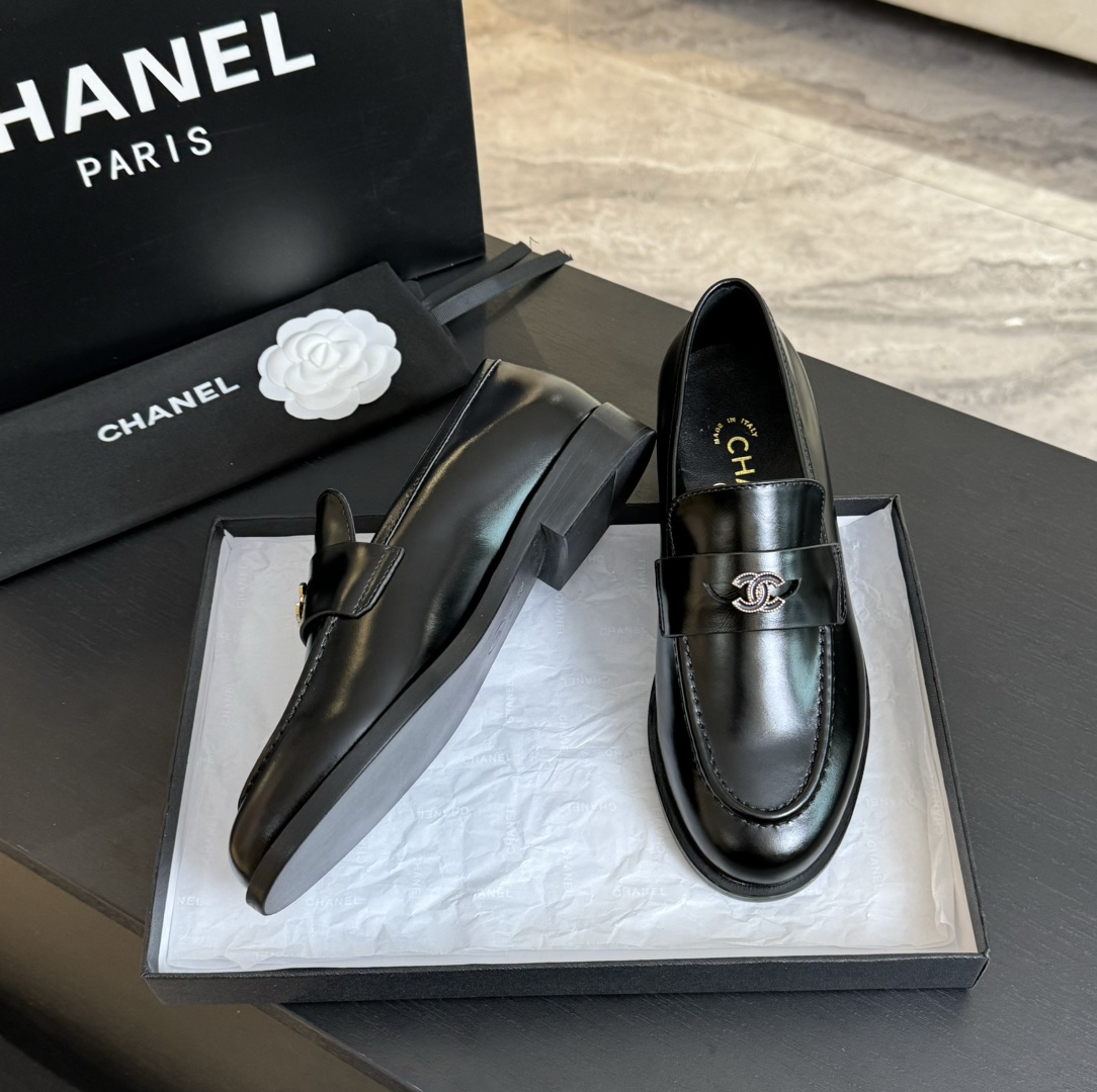 [TOP] CHANEL Loafers with Small CC Logo - 4 Color