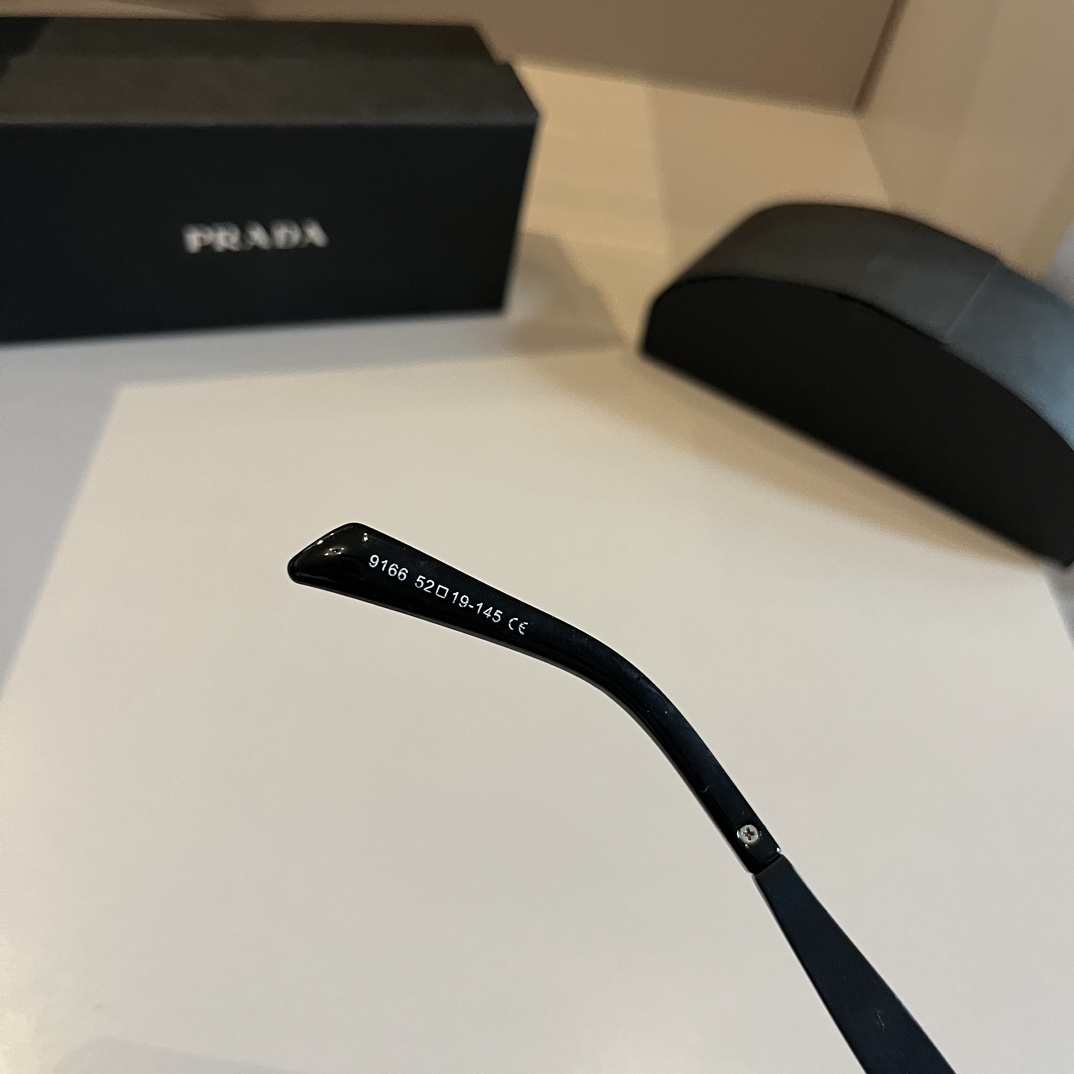 [TOP] PRADA Sunglasses - Black