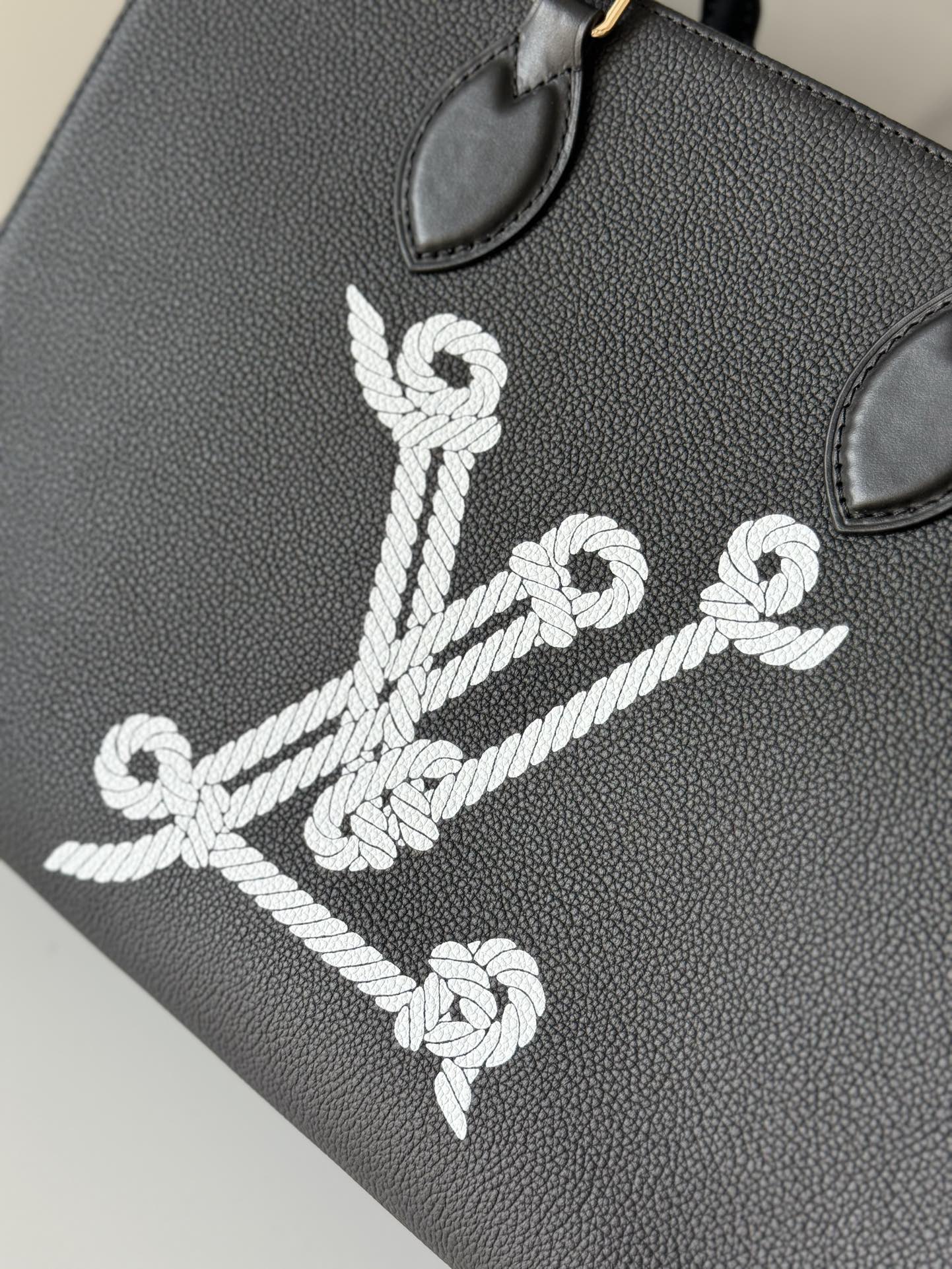 [TOP] Louis Vuitton LV On The Go MM Bag 35 x 27 x 14 cm- Black