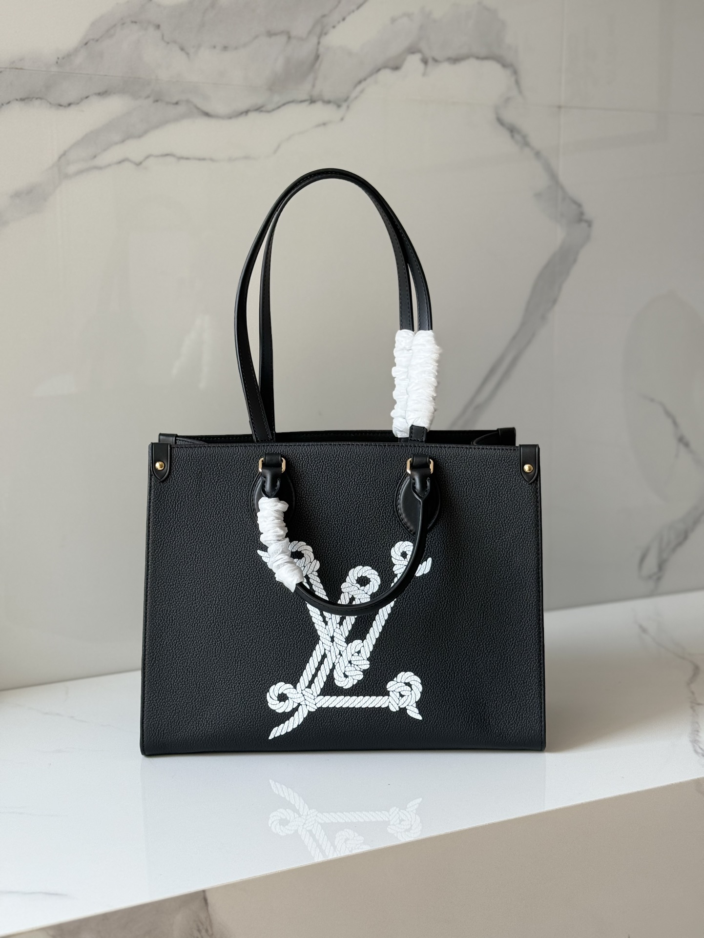 [TOP] Louis Vuitton LV On The Go MM Bag 35 x 27 x 14 cm- Black