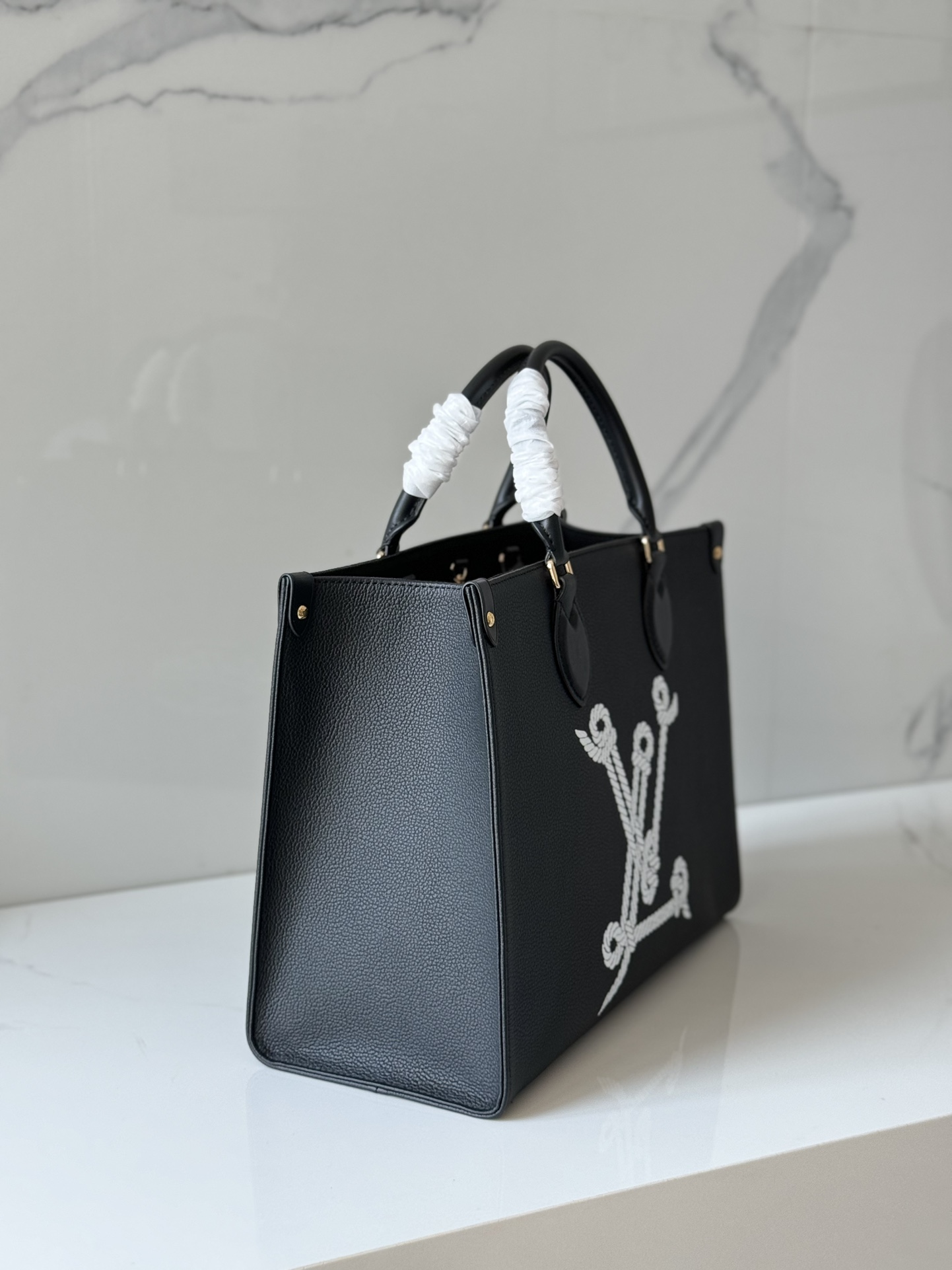 [TOP] Louis Vuitton LV On The Go MM Bag 35 x 27 x 14 cm- Black