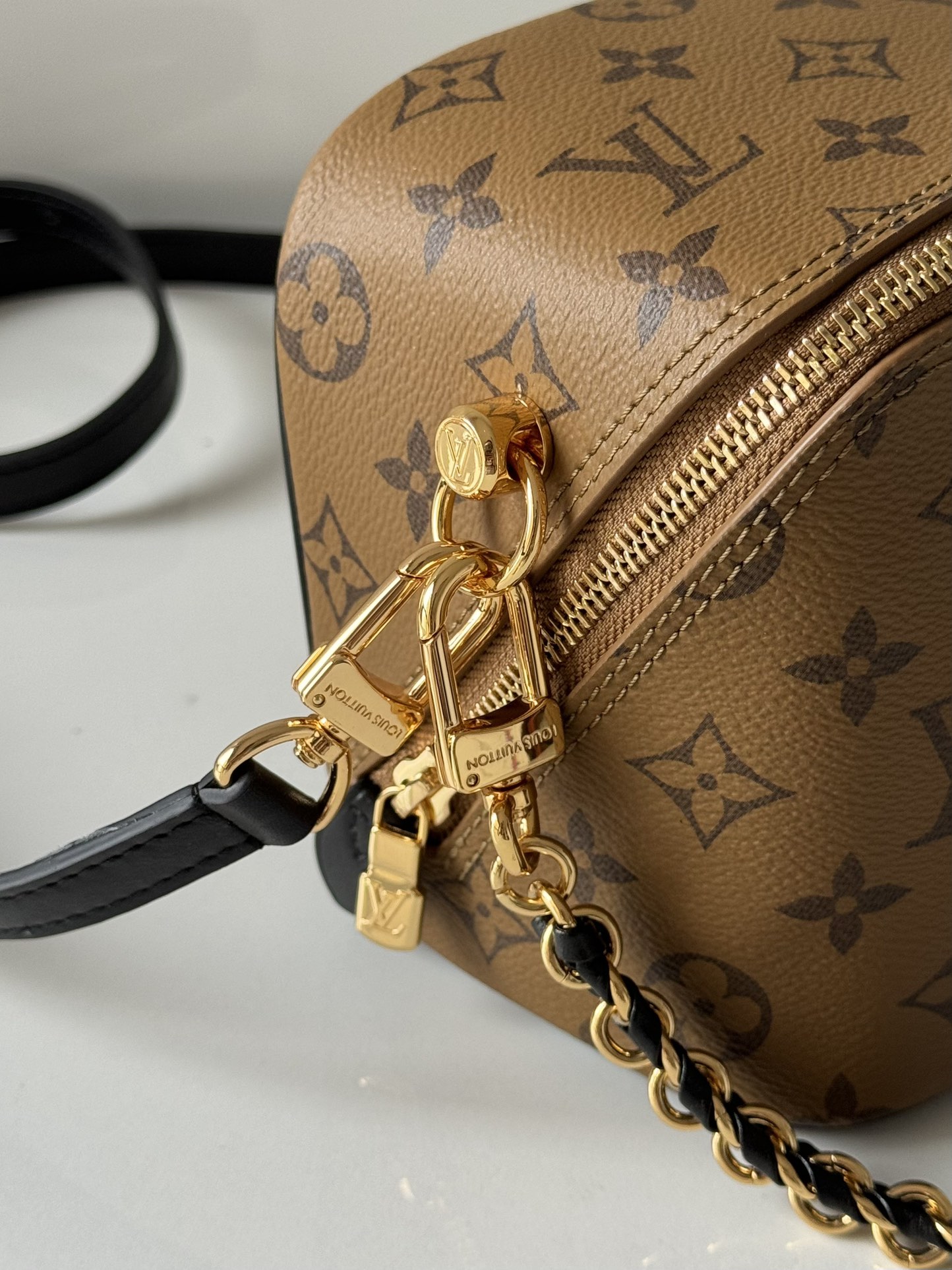 [TOP] Louis Vuitton LV Just In Case Bag 13 x 14 x 11.5 cm - Brown