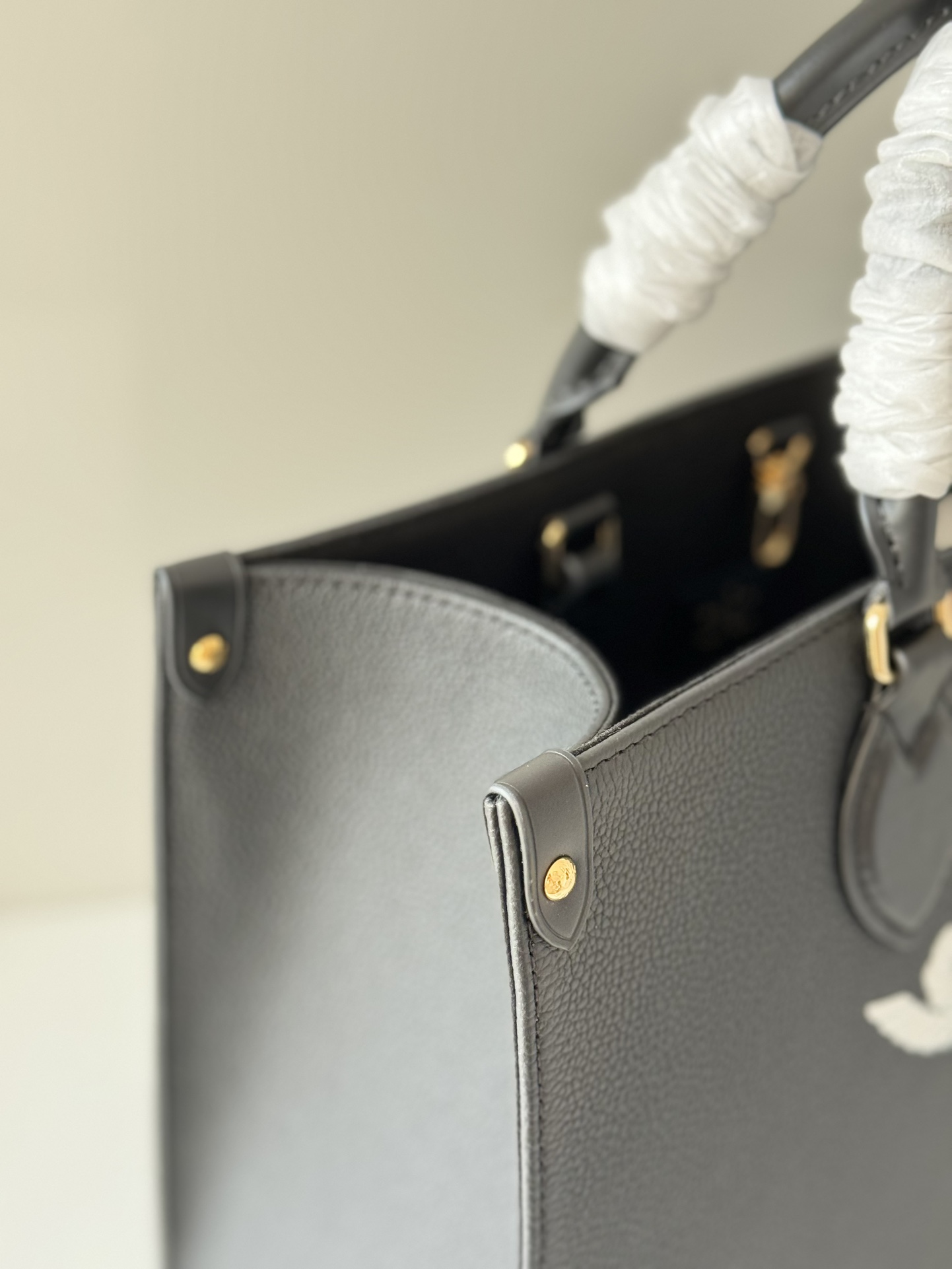 [TOP] Louis Vuitton LV On The Go MM Bag 35 x 27 x 14 cm- Black