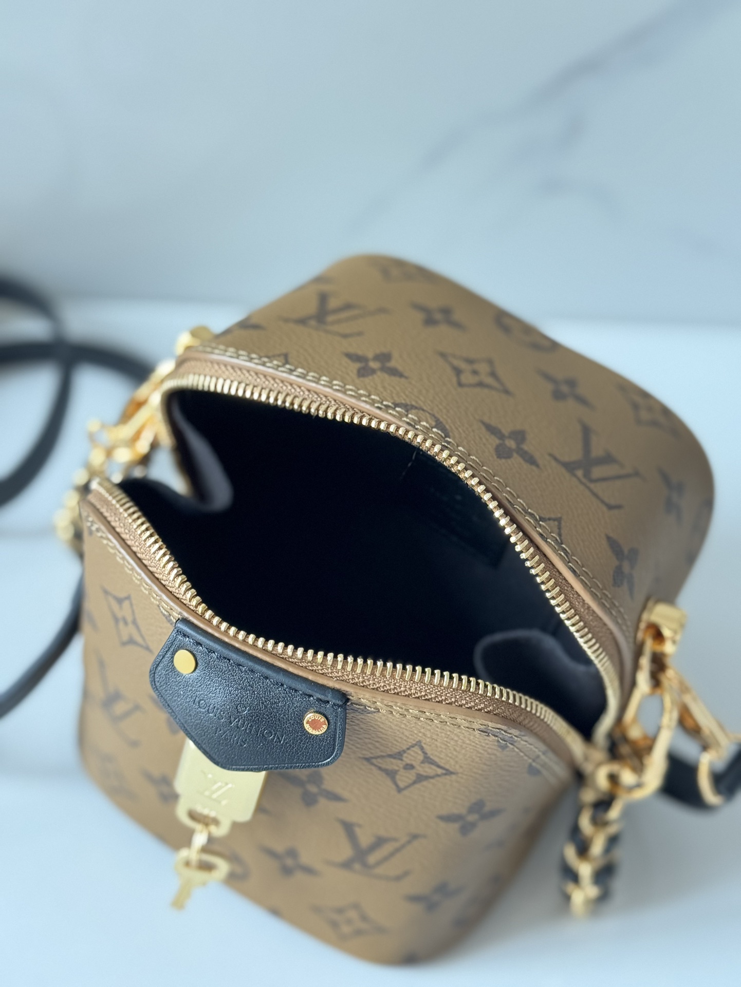 [TOP] Louis Vuitton LV Just In Case Bag 13 x 14 x 11.5 cm - Brown