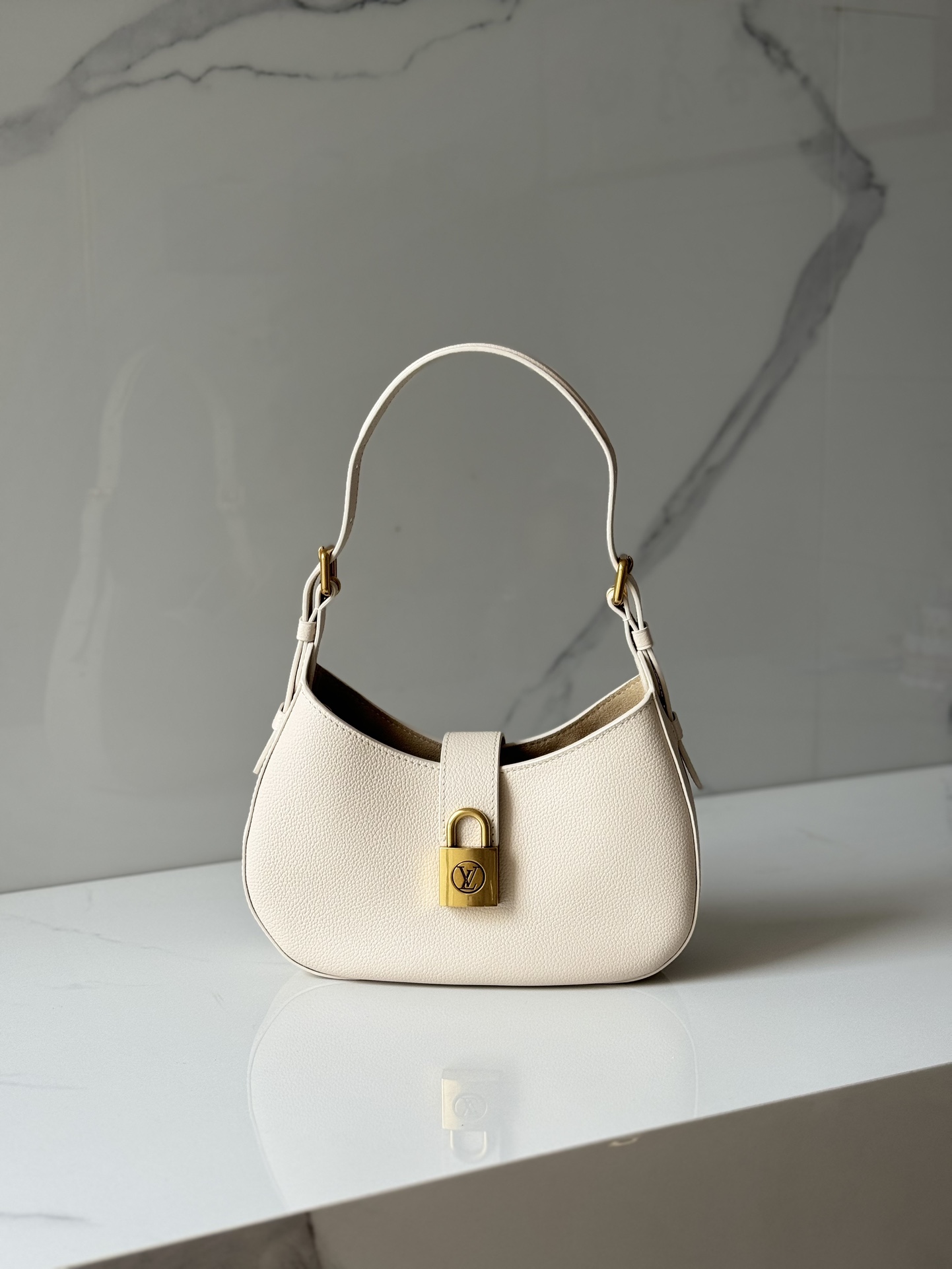 [TOP] Louis Vuitton LV Low Key Shoulder Bag 26 x 18 x 7cm - 3 Colors