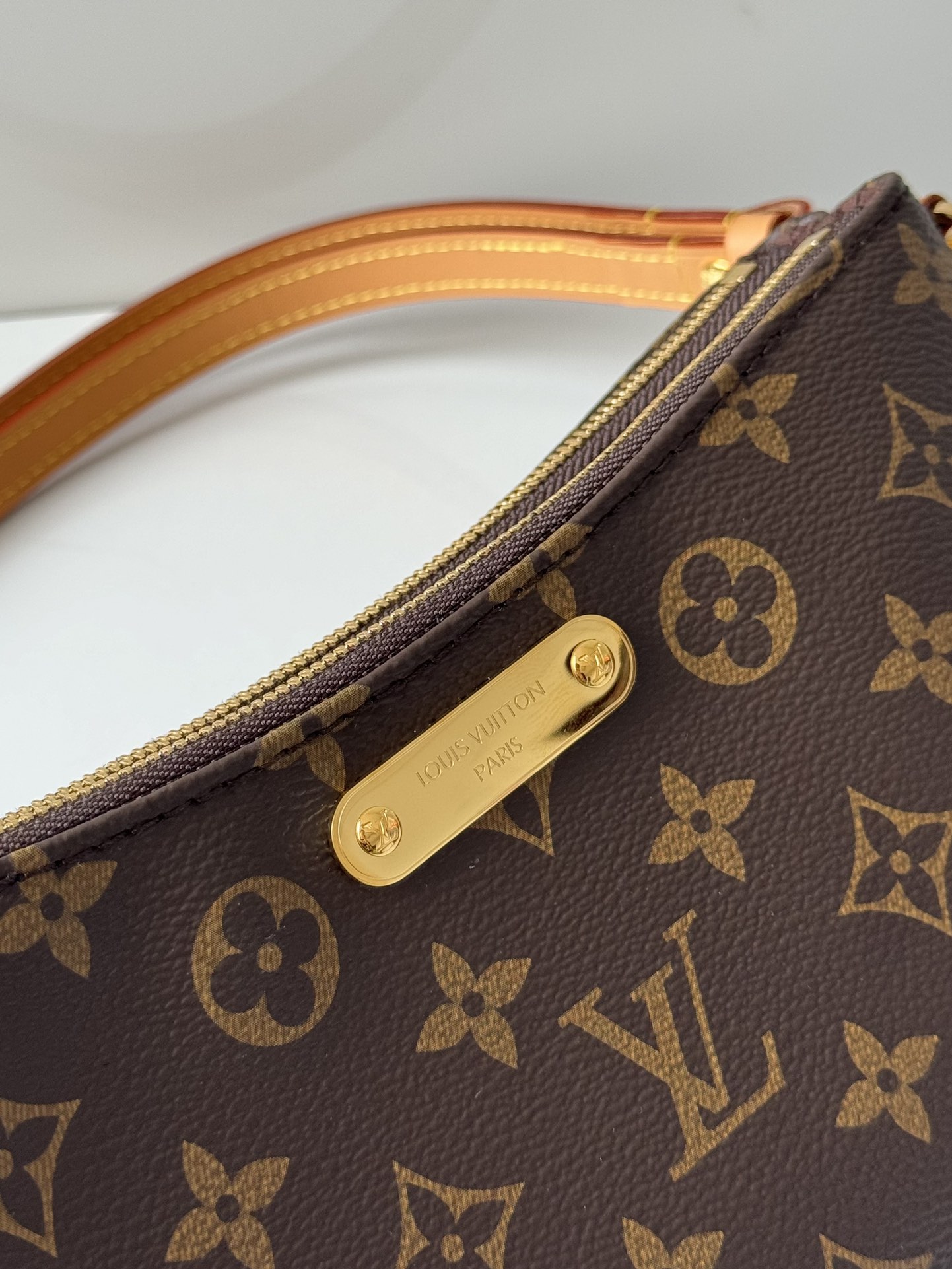 [TOP] Louis Vuitton LV Liv Pochette Bag 9.6 x 5.3 x 2.6cm - Monogram