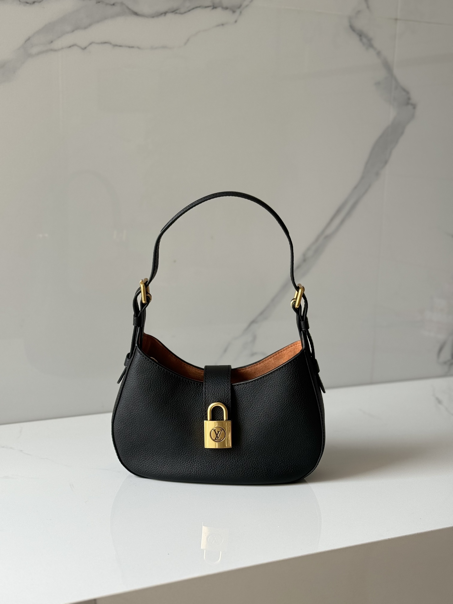 [TOP] Louis Vuitton LV Low Key Shoulder Bag 26 x 18 x 7cm - 3 Colors