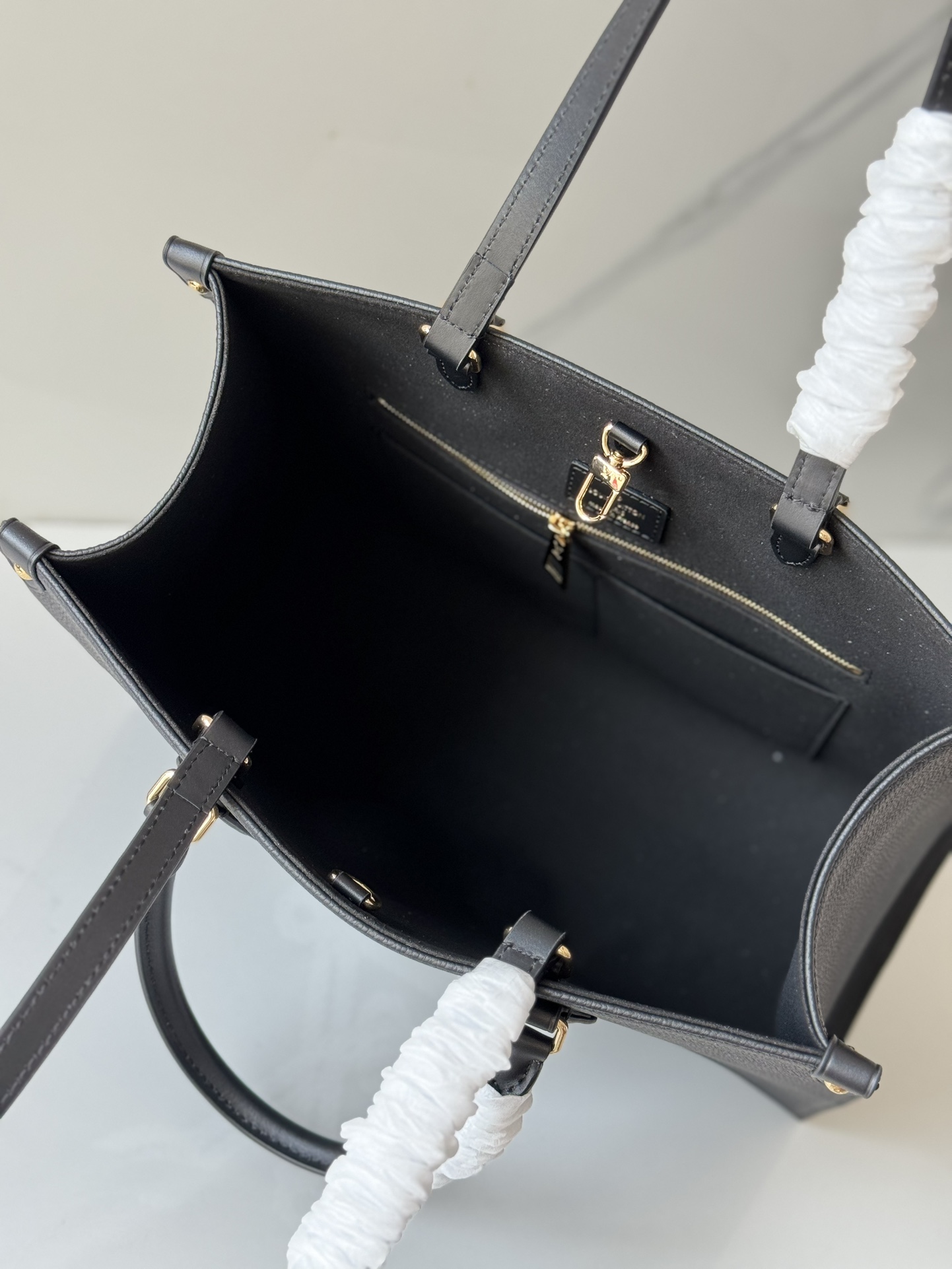 [TOP] Louis Vuitton LV On The Go MM Bag 35 x 27 x 14 cm- Black