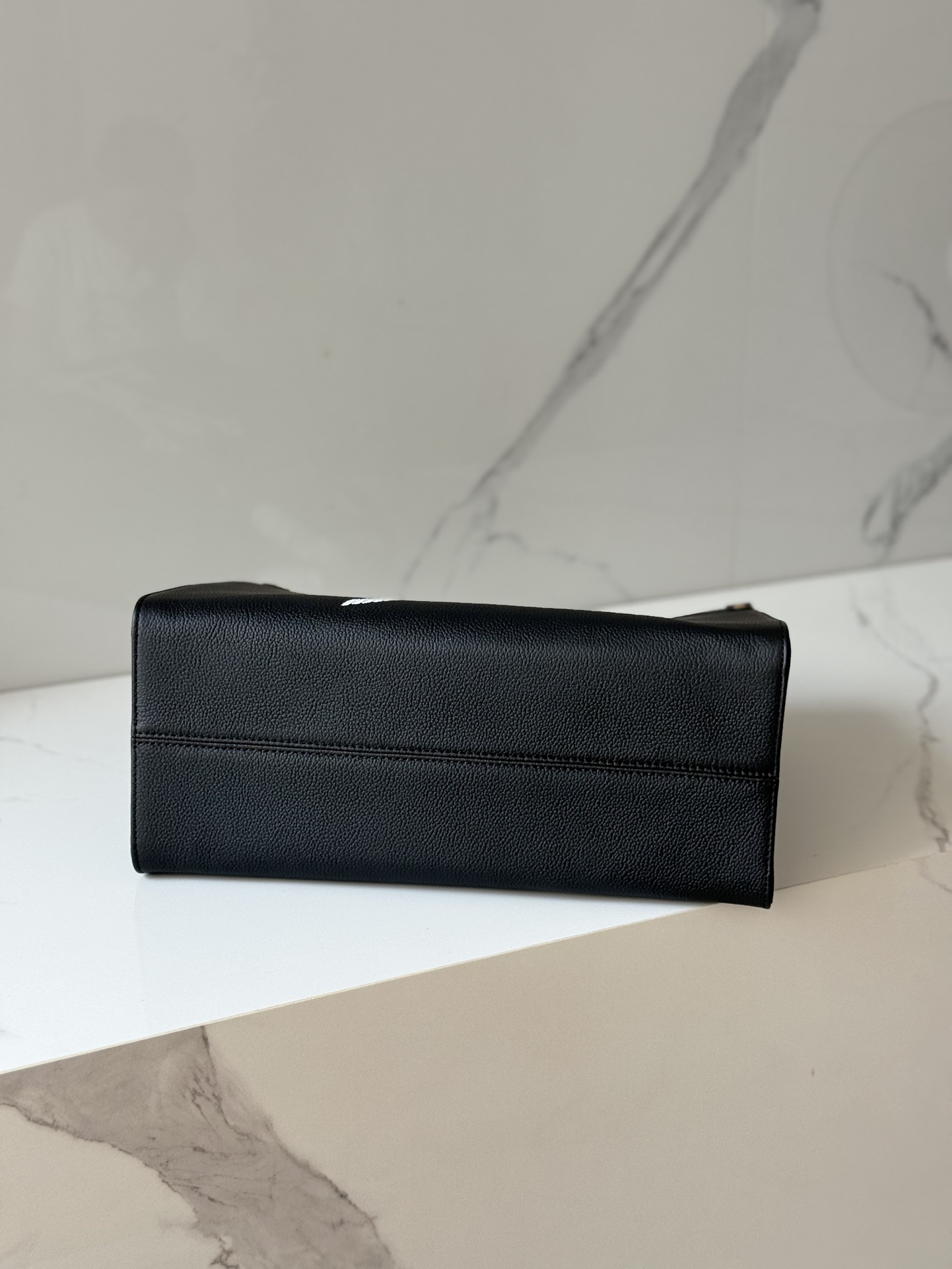 [TOP] Louis Vuitton LV On The Go MM Bag 35 x 27 x 14 cm- Black