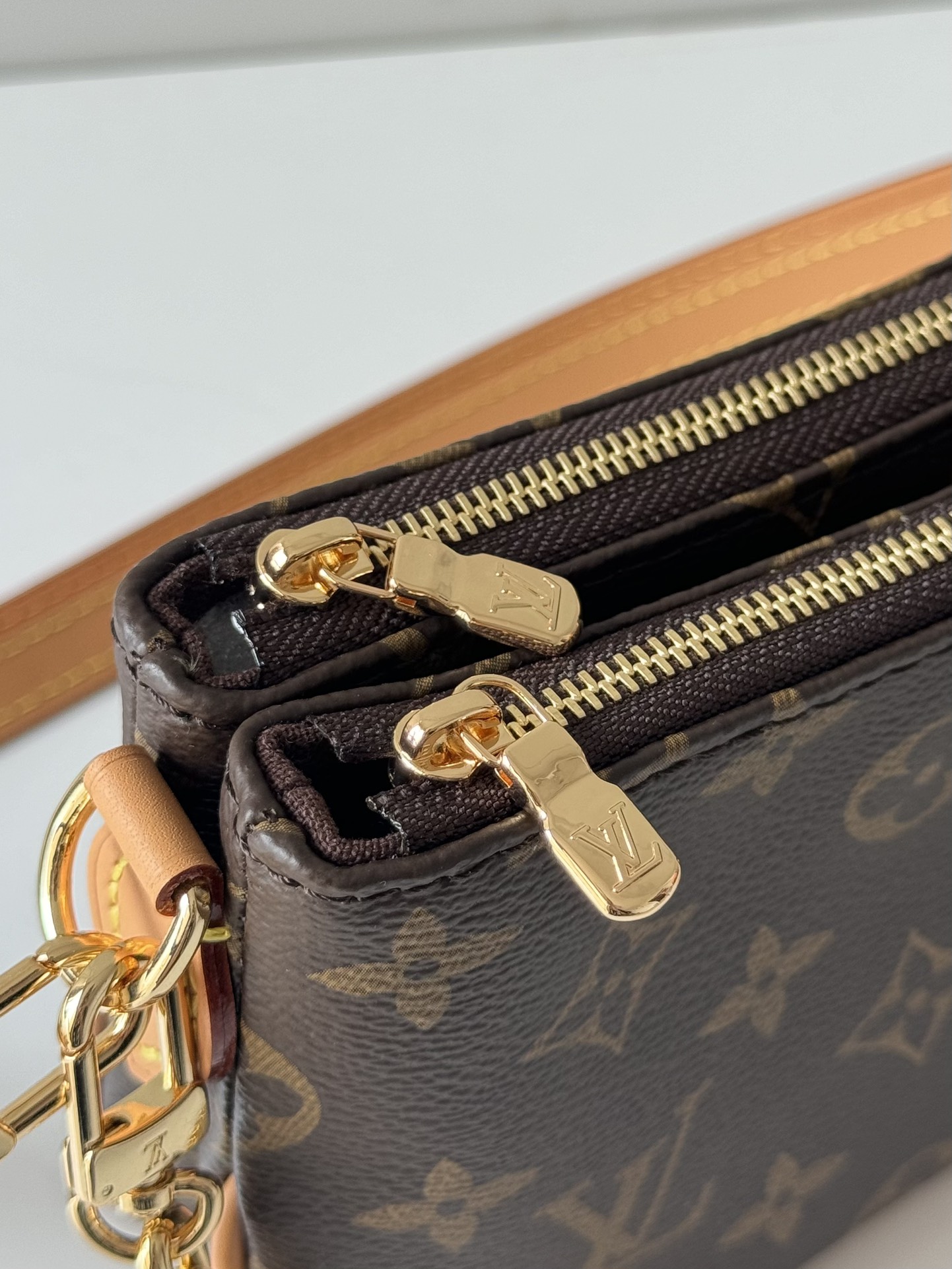 [TOP] Louis Vuitton LV Liv Pochette Bag 9.6 x 5.3 x 2.6cm - Monogram