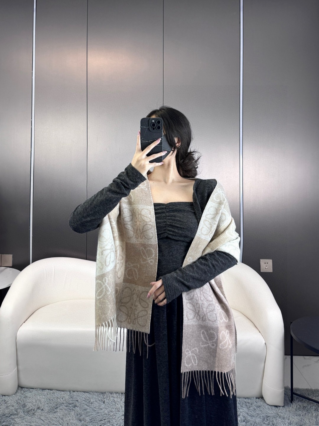 [TOP] LOEWE Two -Color Chessboard Long Towel - 2 Colors