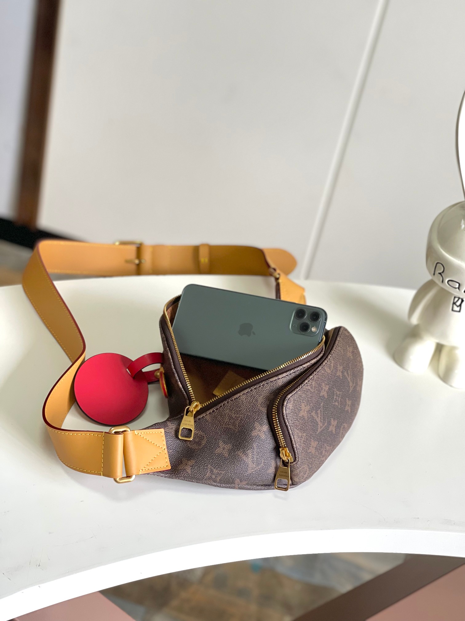 [TOP] Louis Vuitton LV Rush Bumbag Bag 30 x 15 x 8 cm - Brown