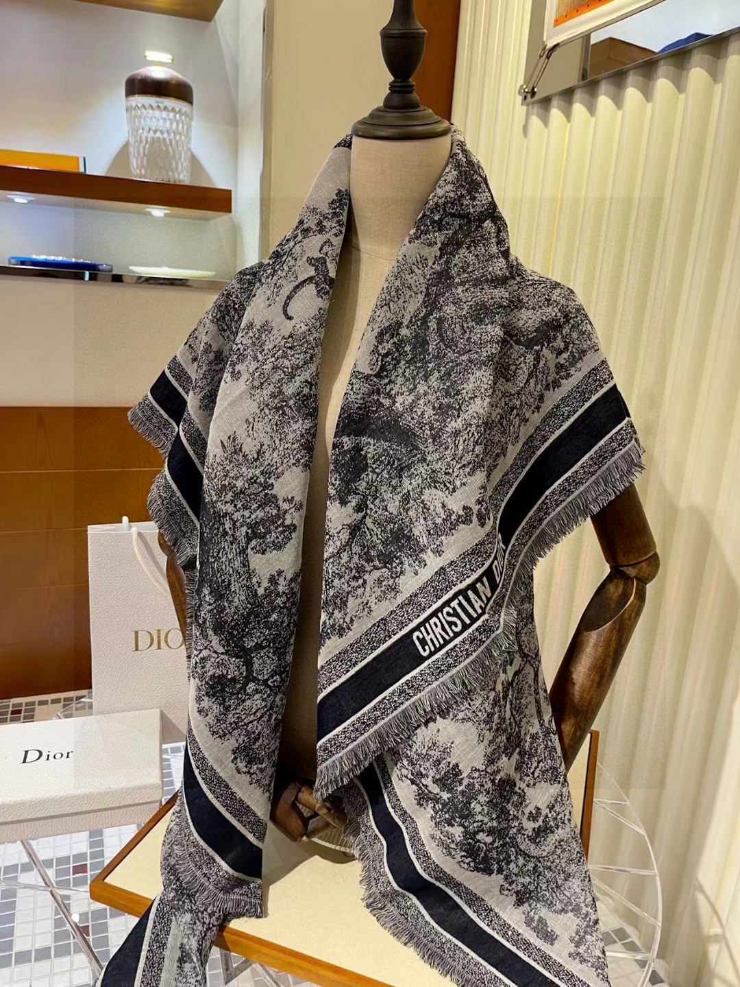 [TOP] Christian Dior Cashmere Scarf 140*140 - 2 Colors