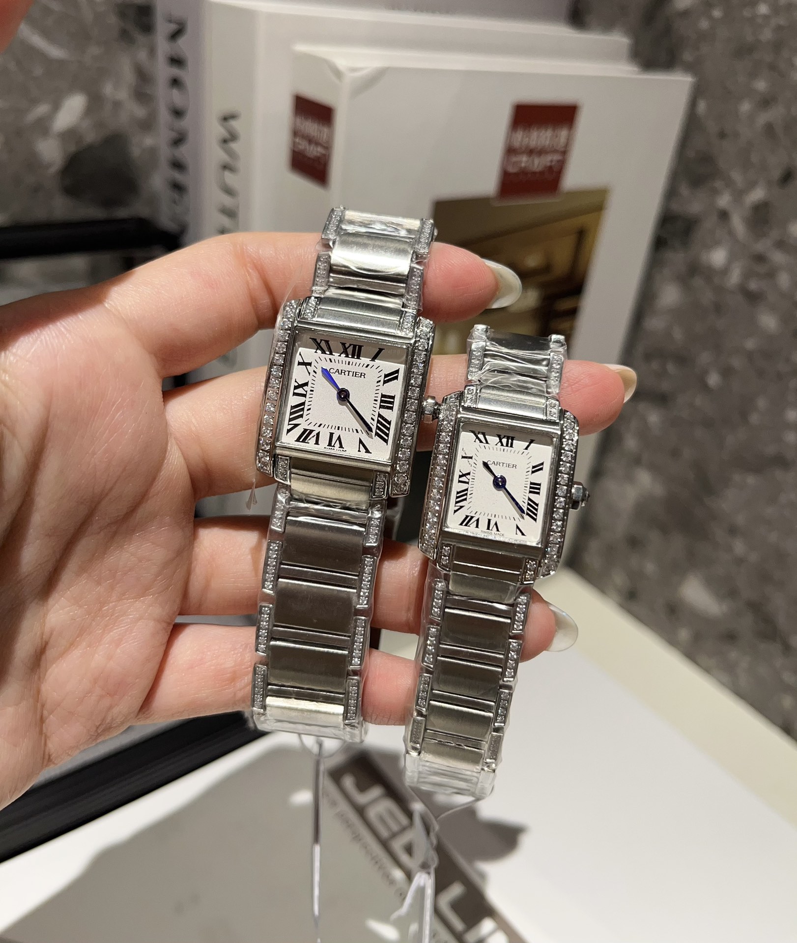 [TOP] Cartier Tank Must Watch - 2 Sizes