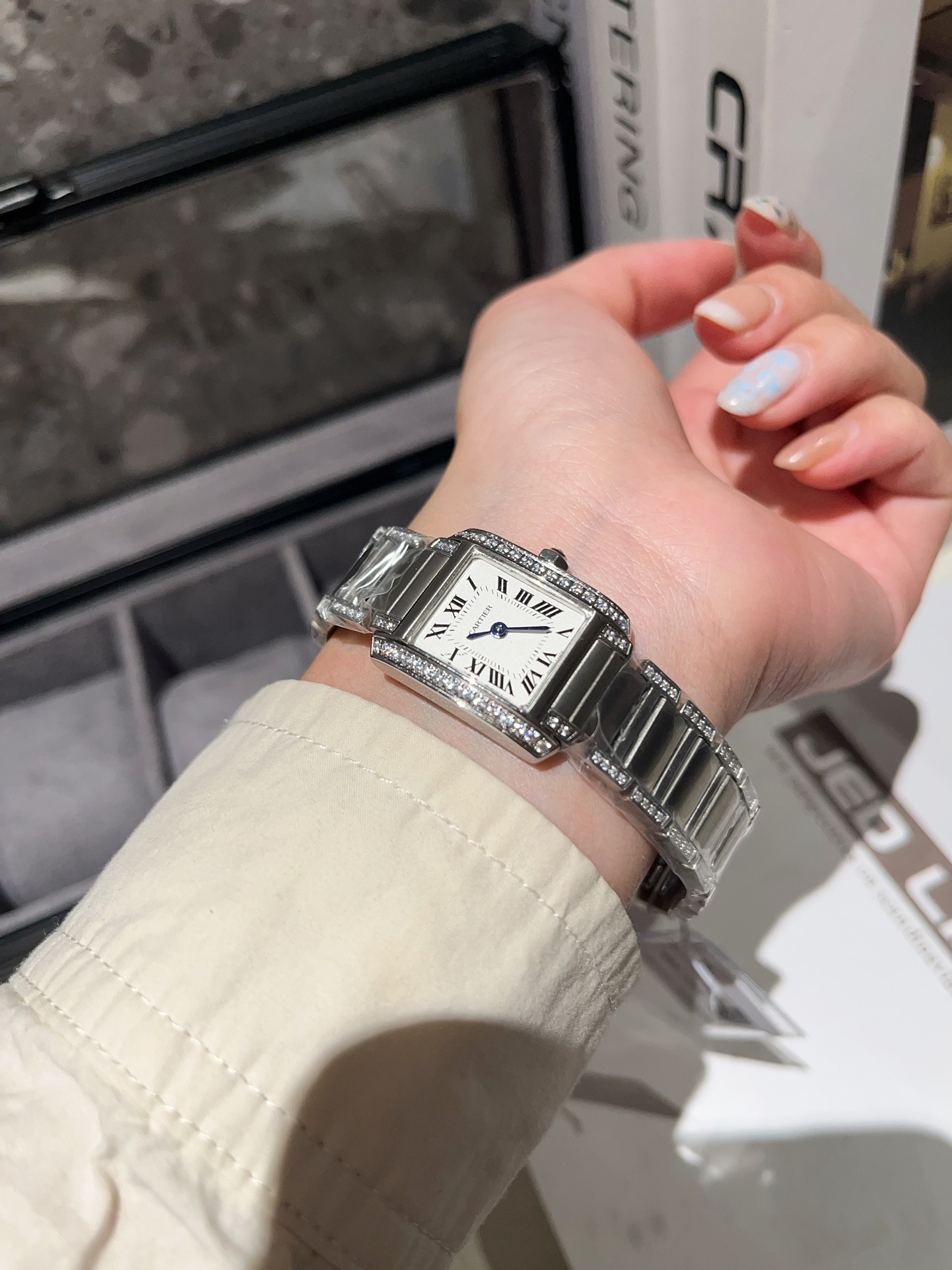 [TOP] Cartier Tank Must Watch - 2 Sizes